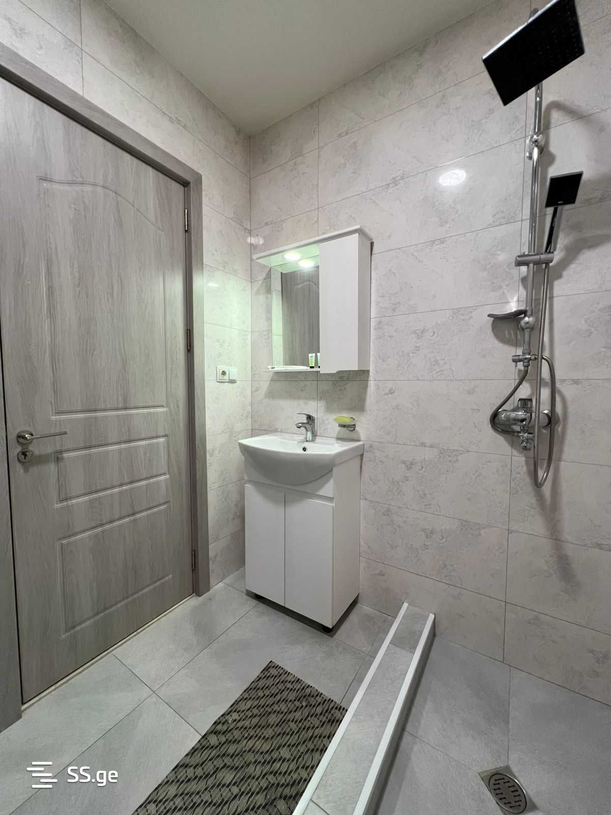 2 Room Flat Daily Rent. Digomi view 5