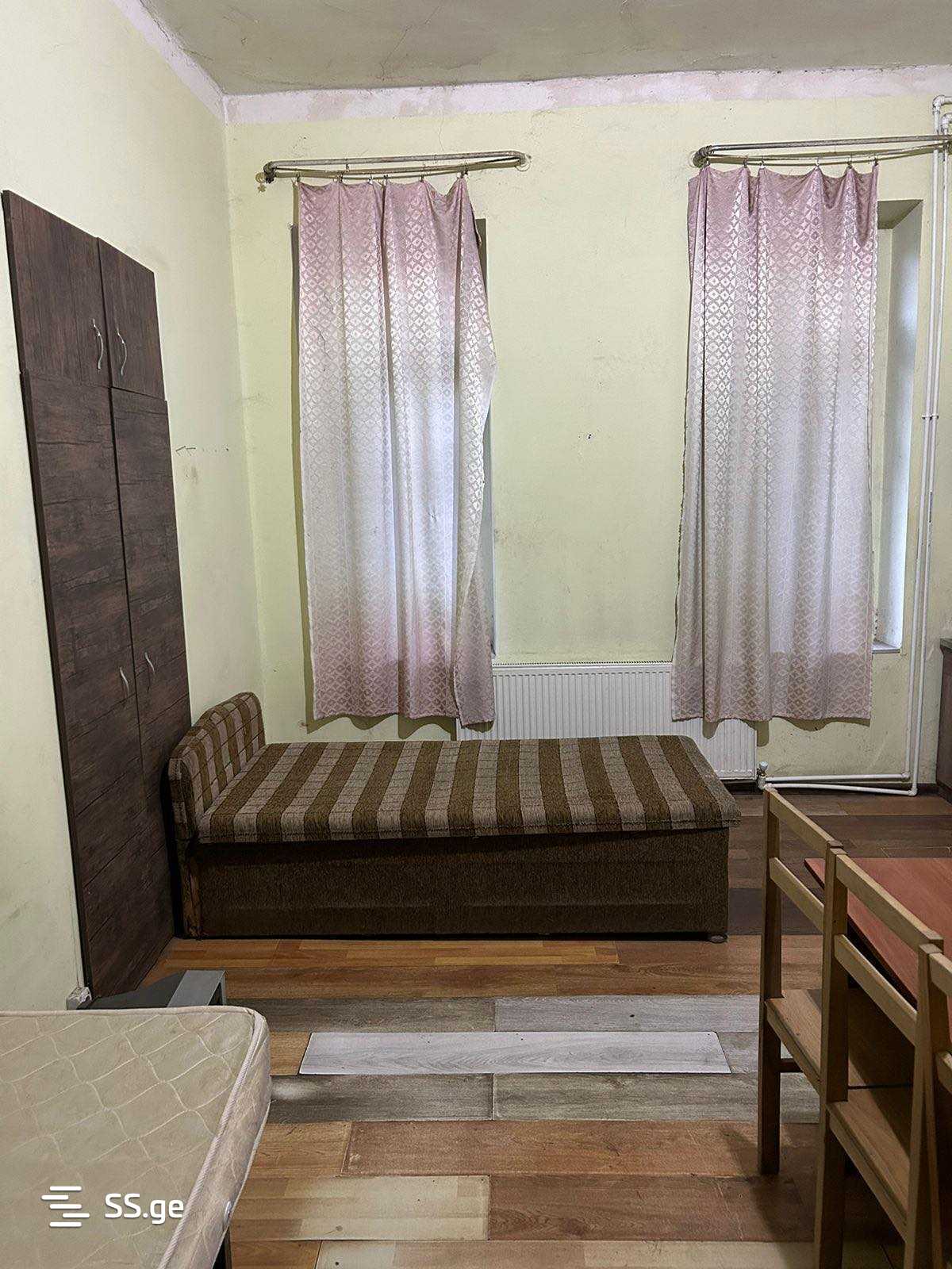 1 Room Flat For Rent. Isani view 1