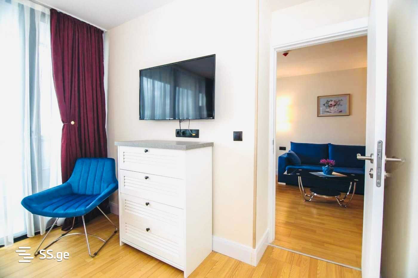 2 room Flat Daily rent. Batumi - Aanzicht 3