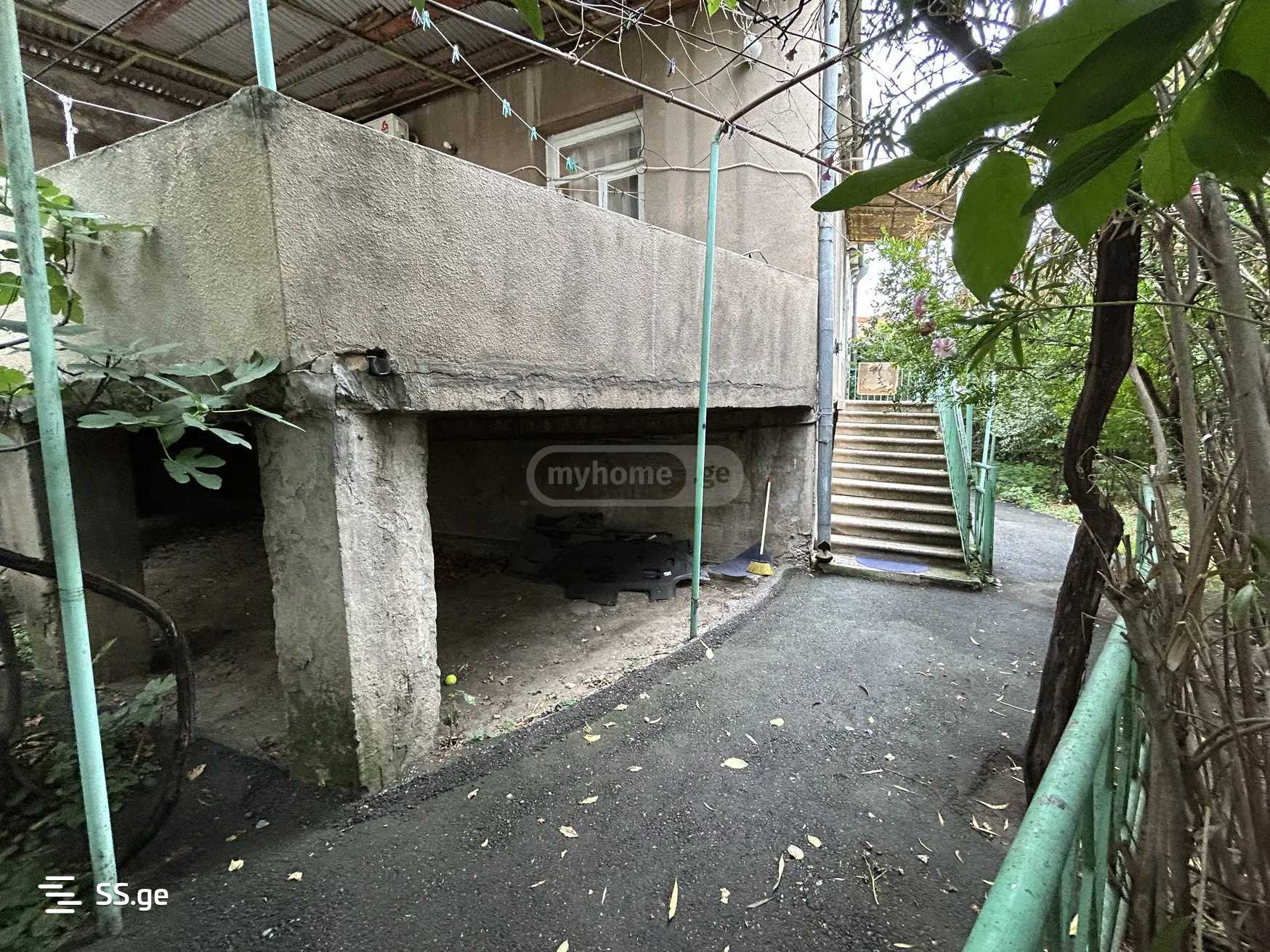 6 Room Private House For Sale view 10