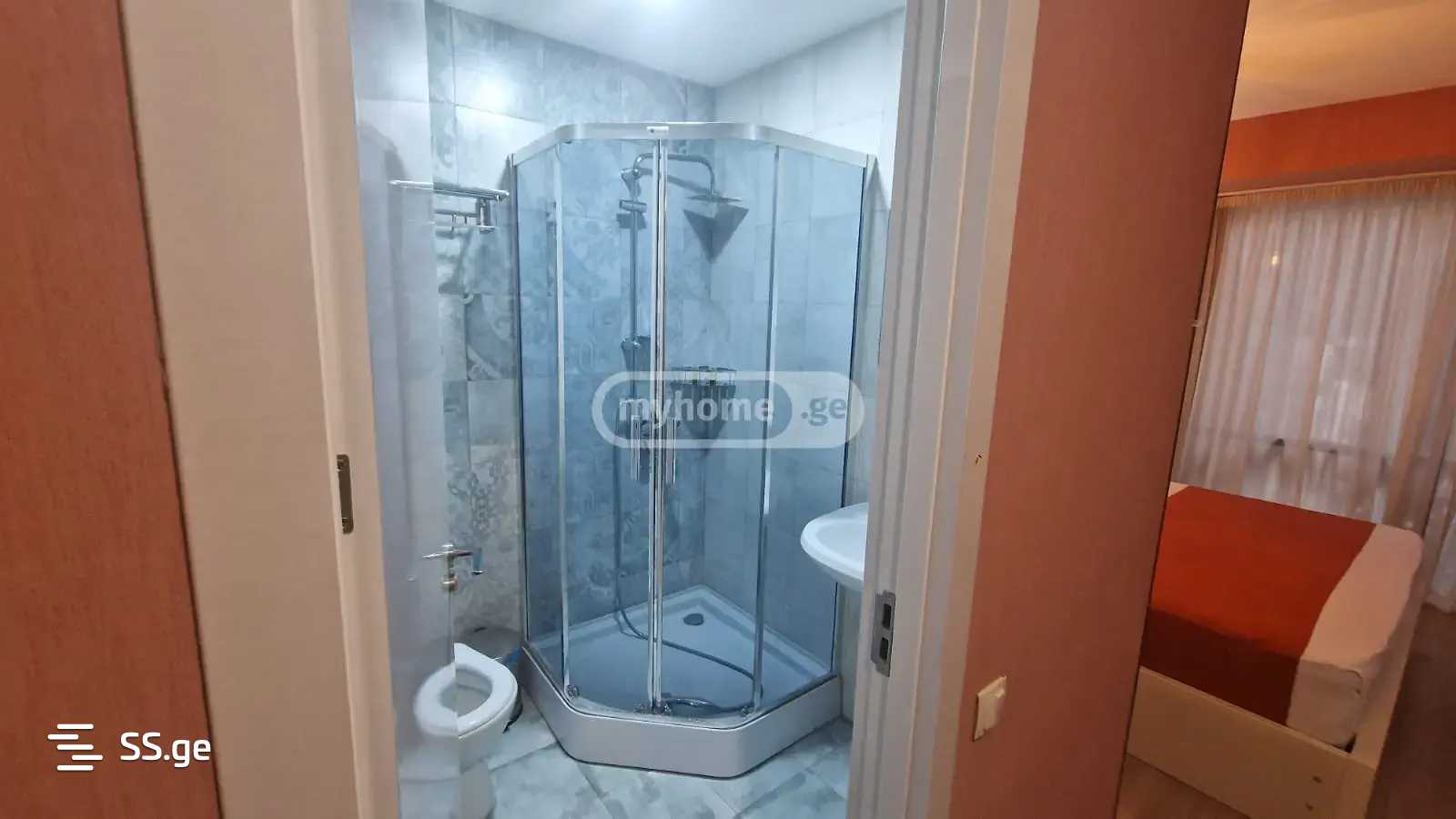 13 Room Hotel For Rent. Vera view 3