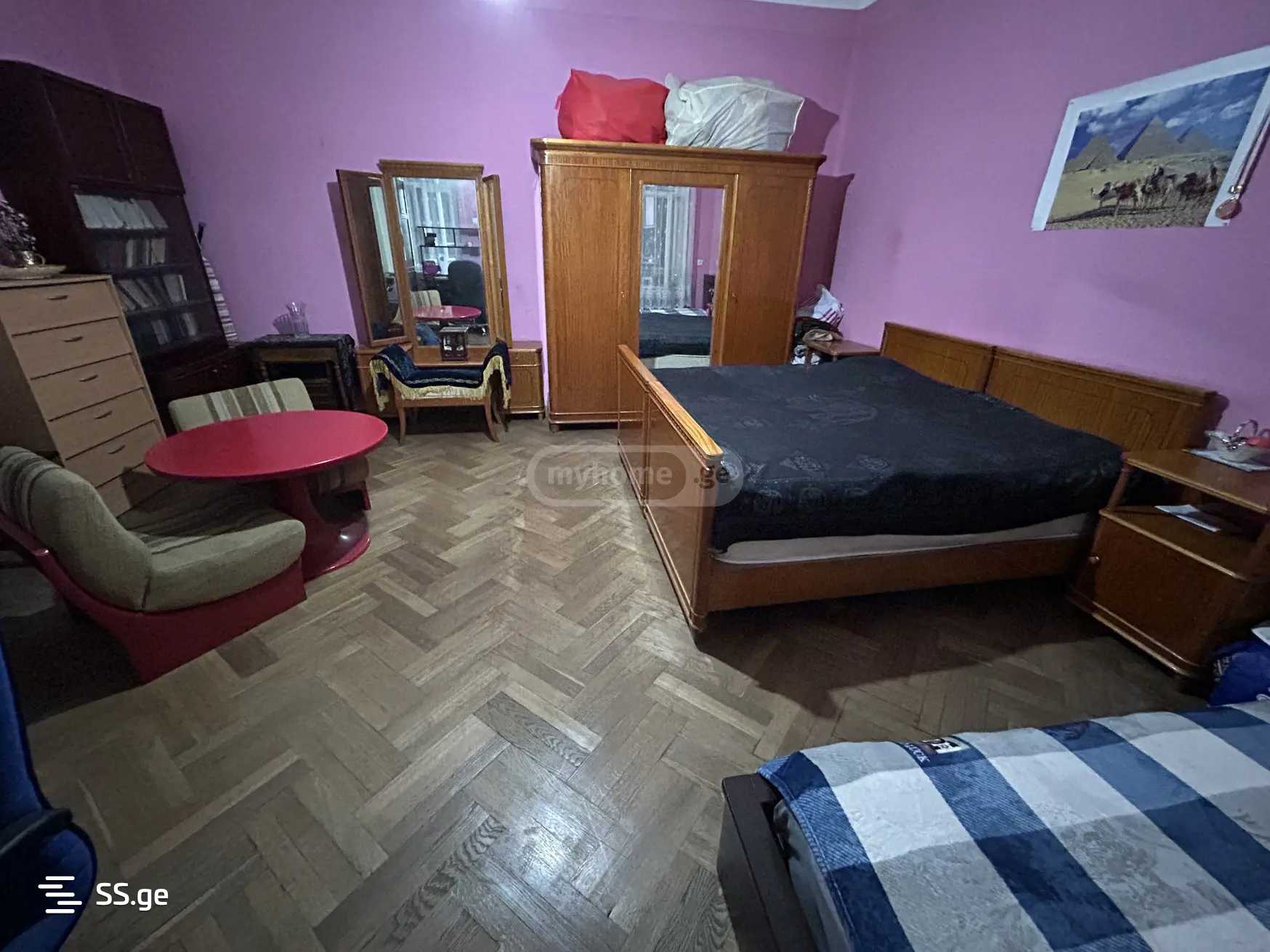 6 Room Private House For Sale view 3