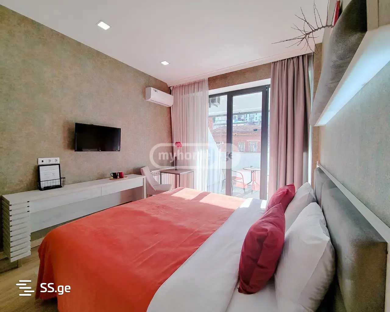 7 Room Hotel For Rent. Vera view 4