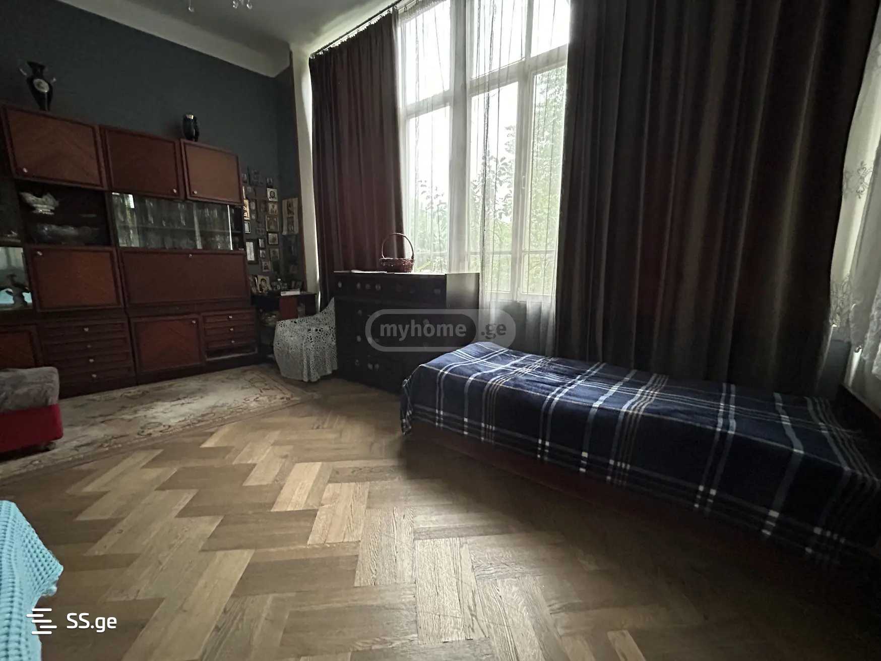 6 Room Private House For Sale view 5