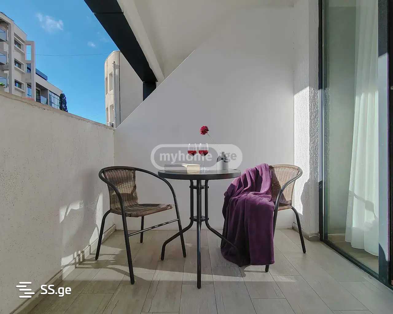 7 Room Hotel For Rent. Vera view 2