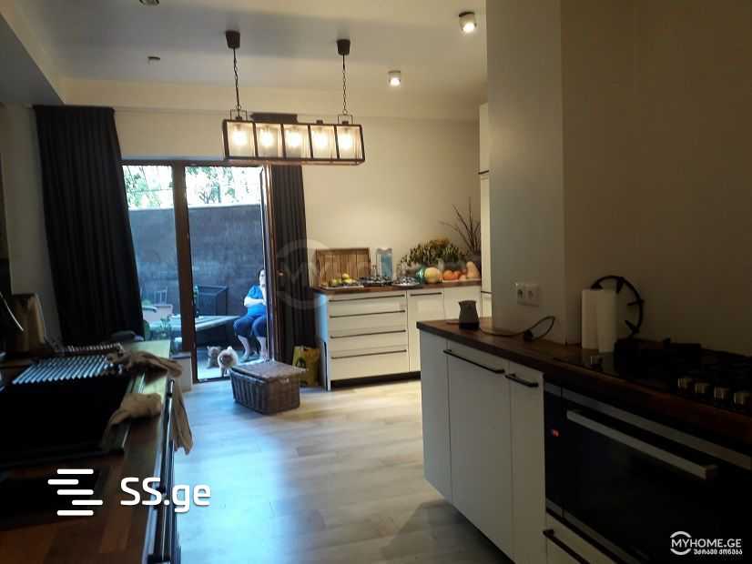20 Room Hotel For Rent. Vake view 11
