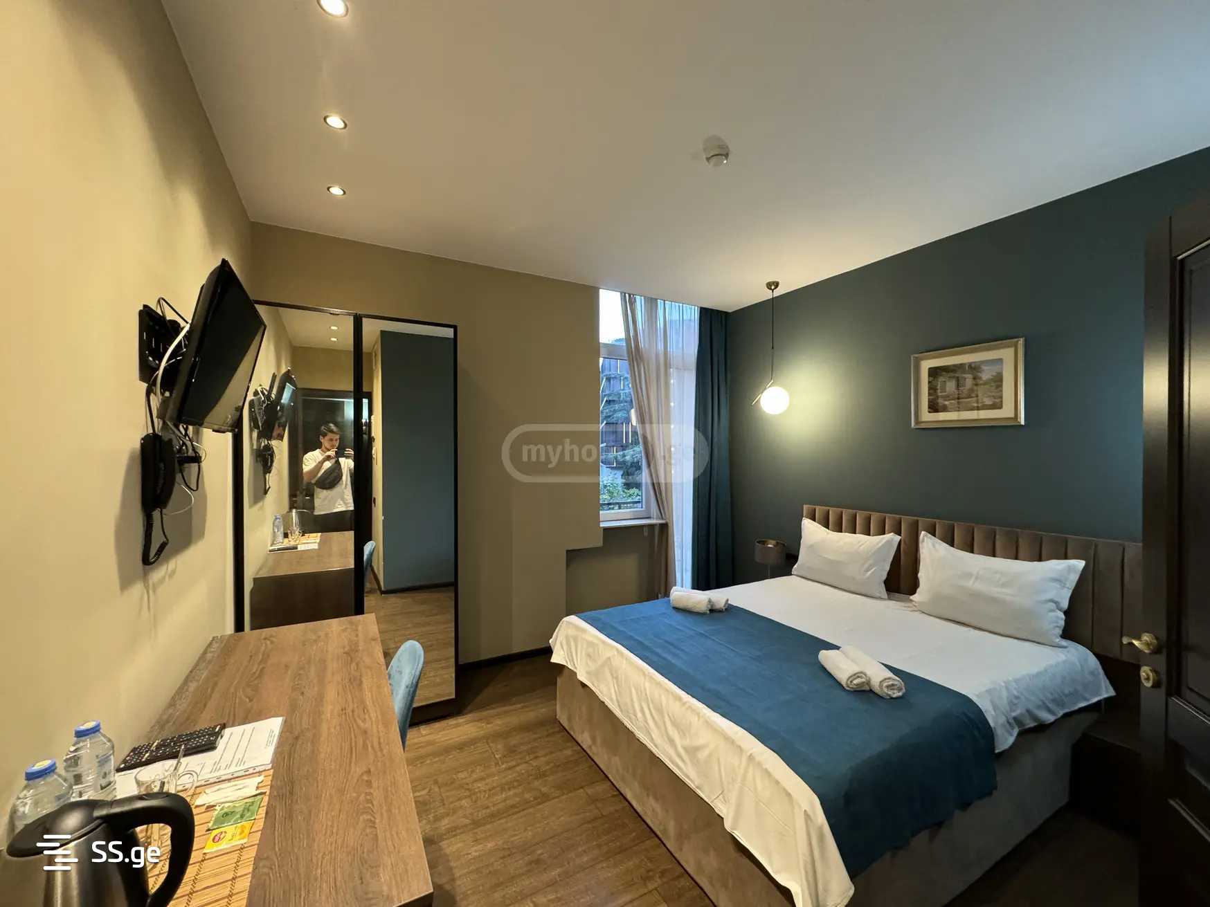 20 Room Hotel For Rent. Vera view 6