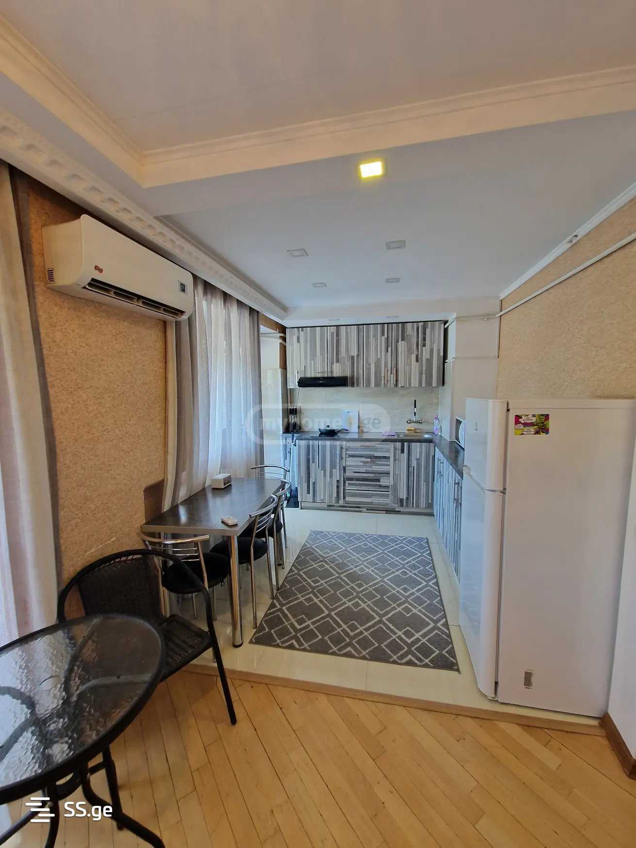 2 Room Flat Daily Rent. Avlabari, 1 of 8