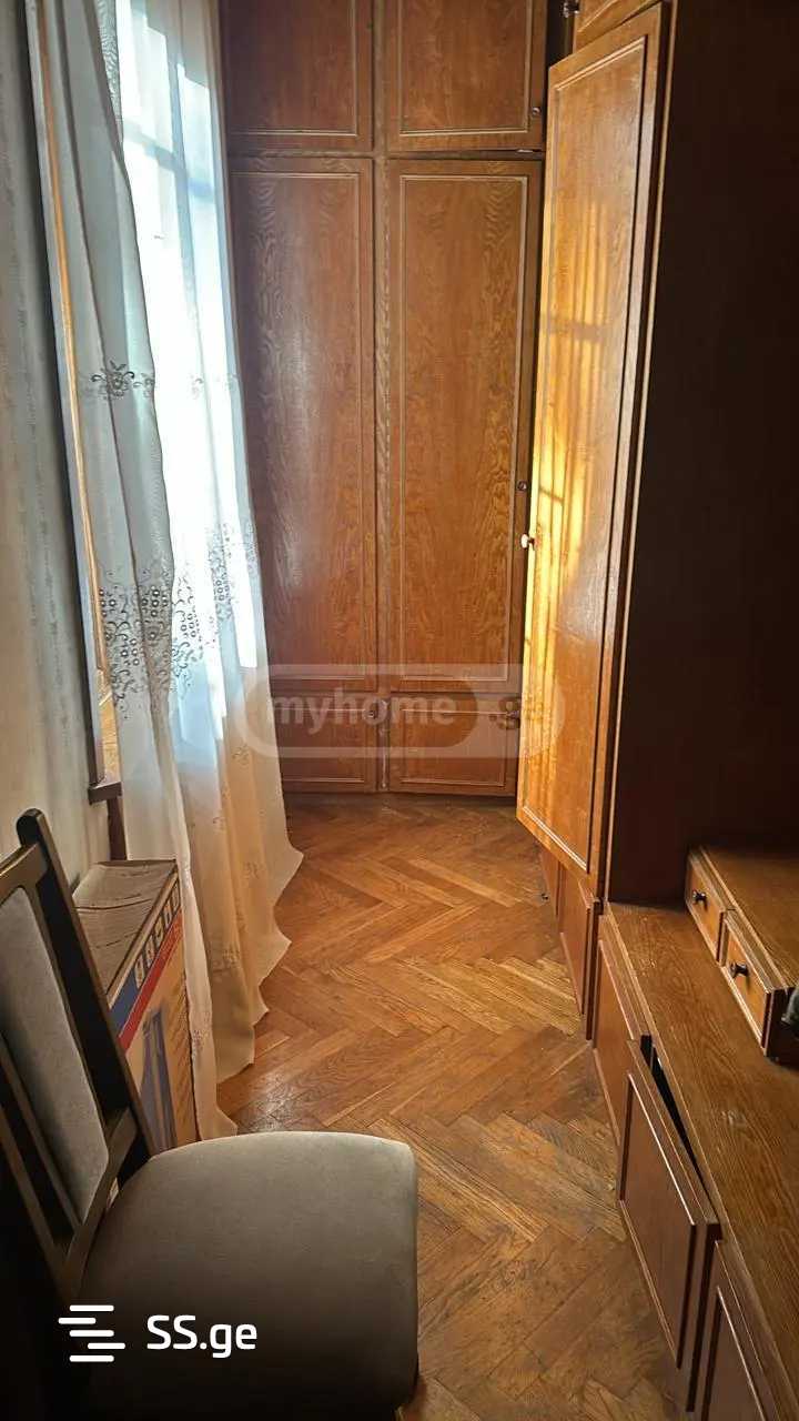 7 Room Private House For Sale view 4