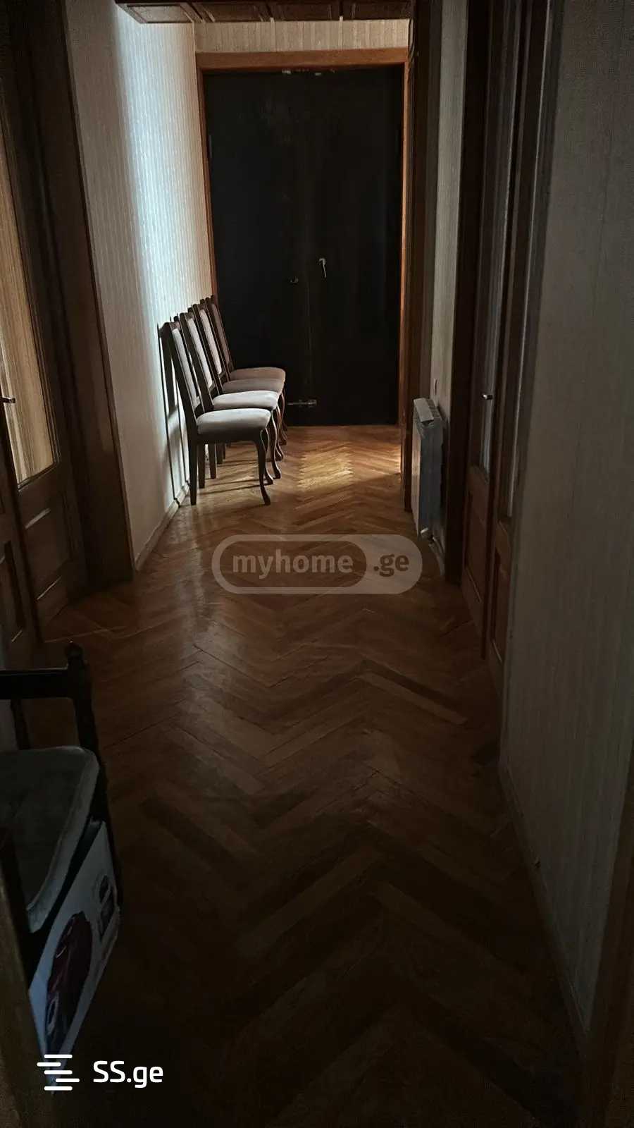 7 Room Private House For Sale view 3