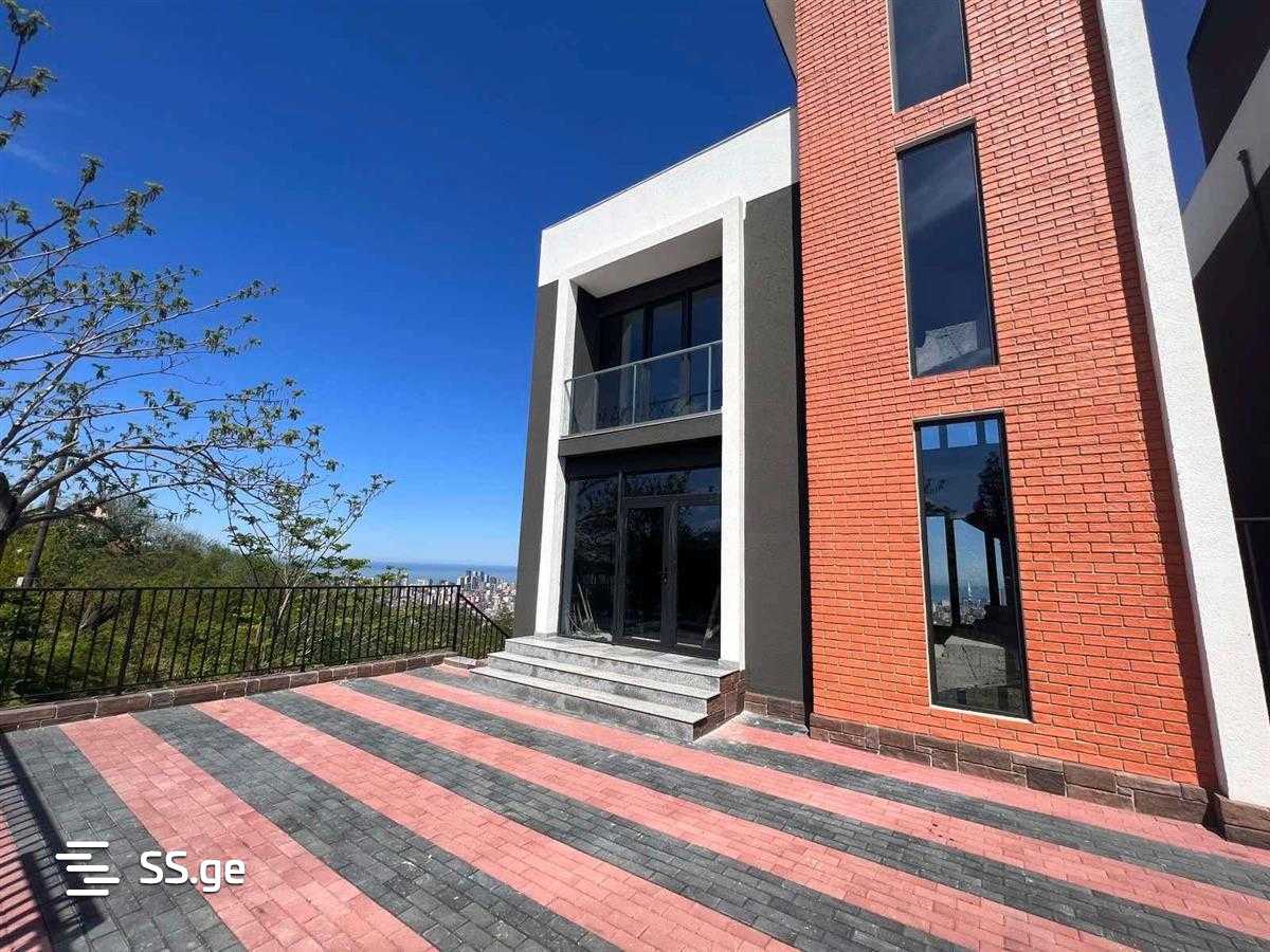 6 Room Private House For Sale view 2