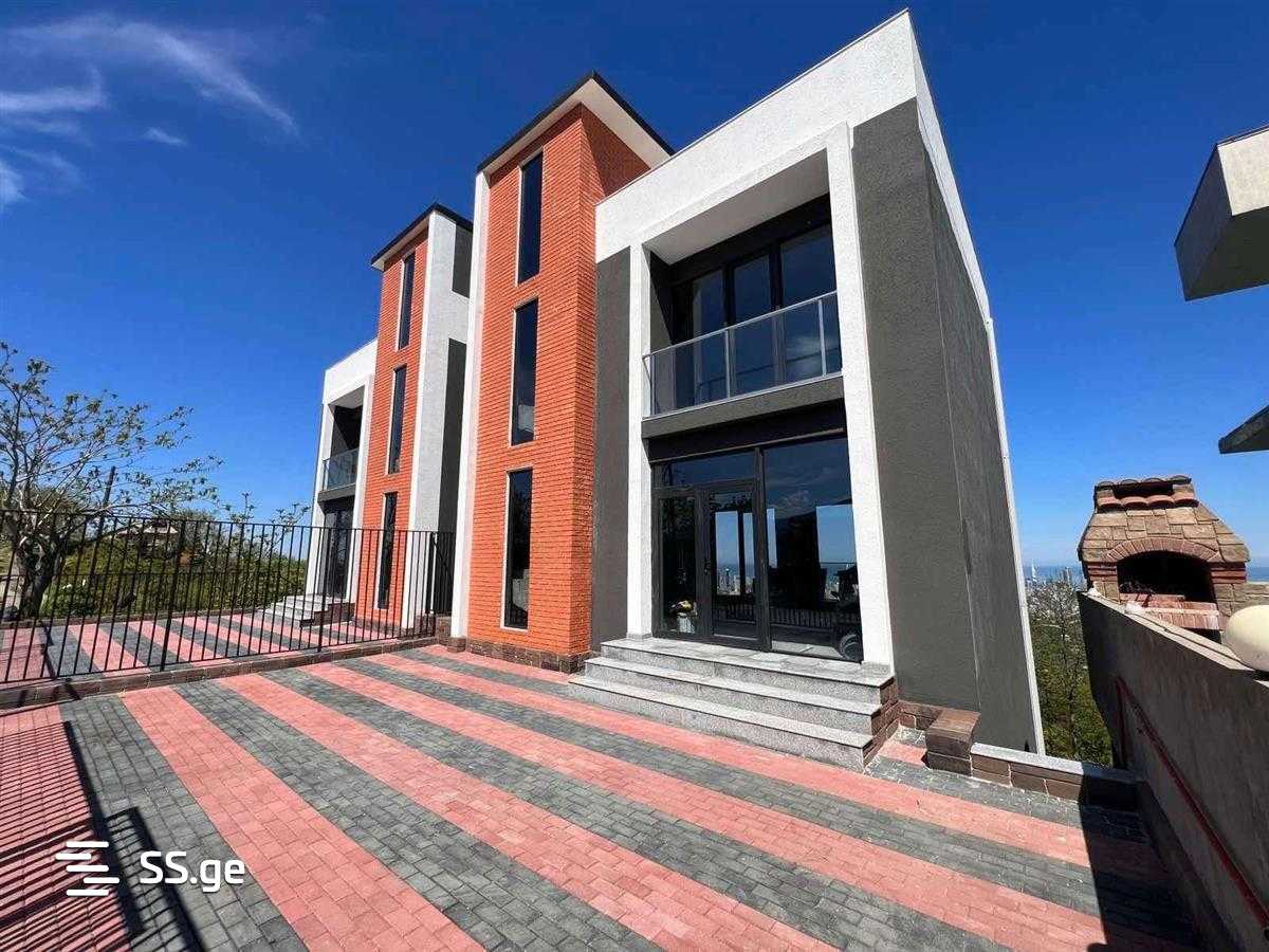 6 Room Private House For Sale view 3