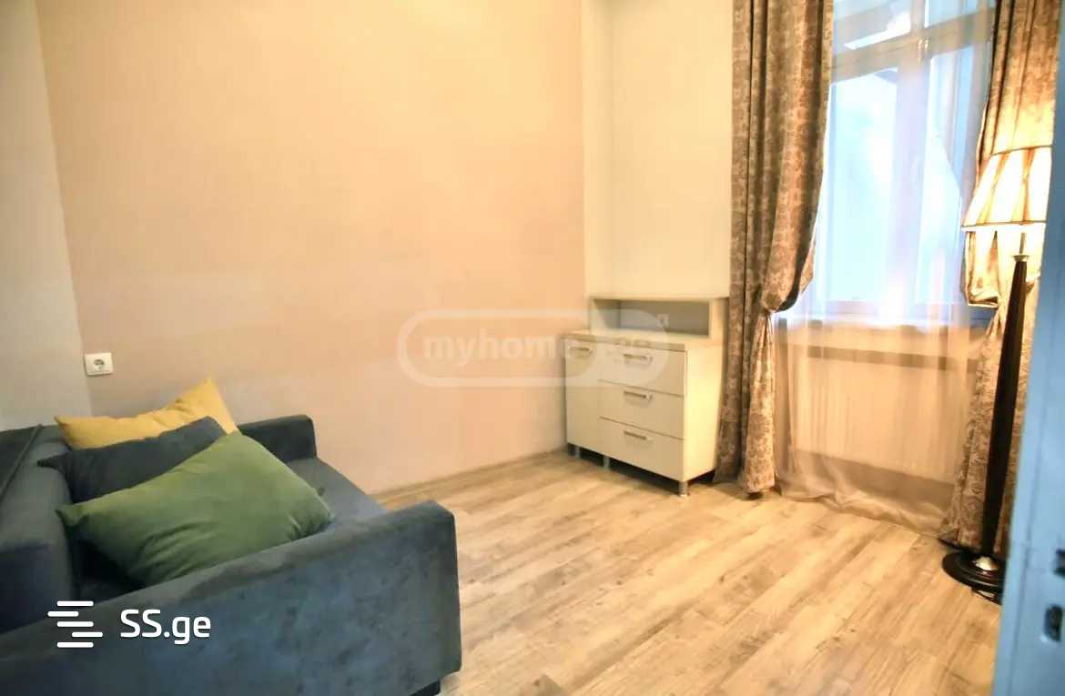 3 room Flat For Rent. Sololaki - Vista 4