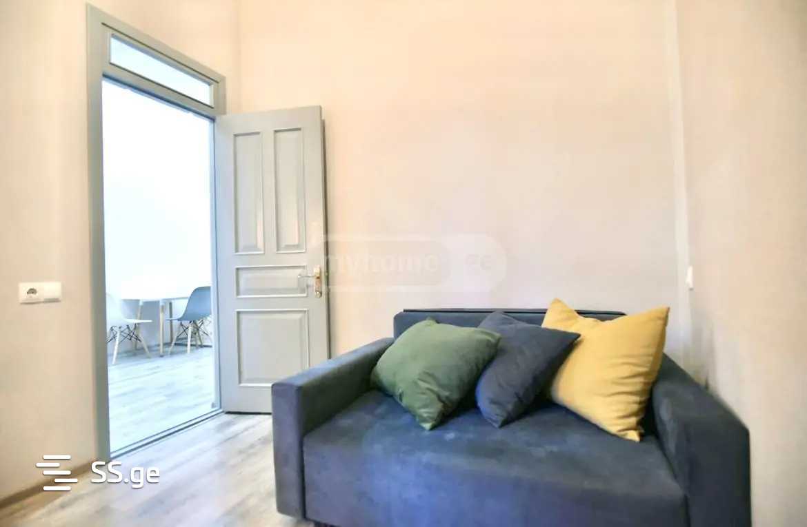3 room Flat For Rent. Sololaki - Vista 2