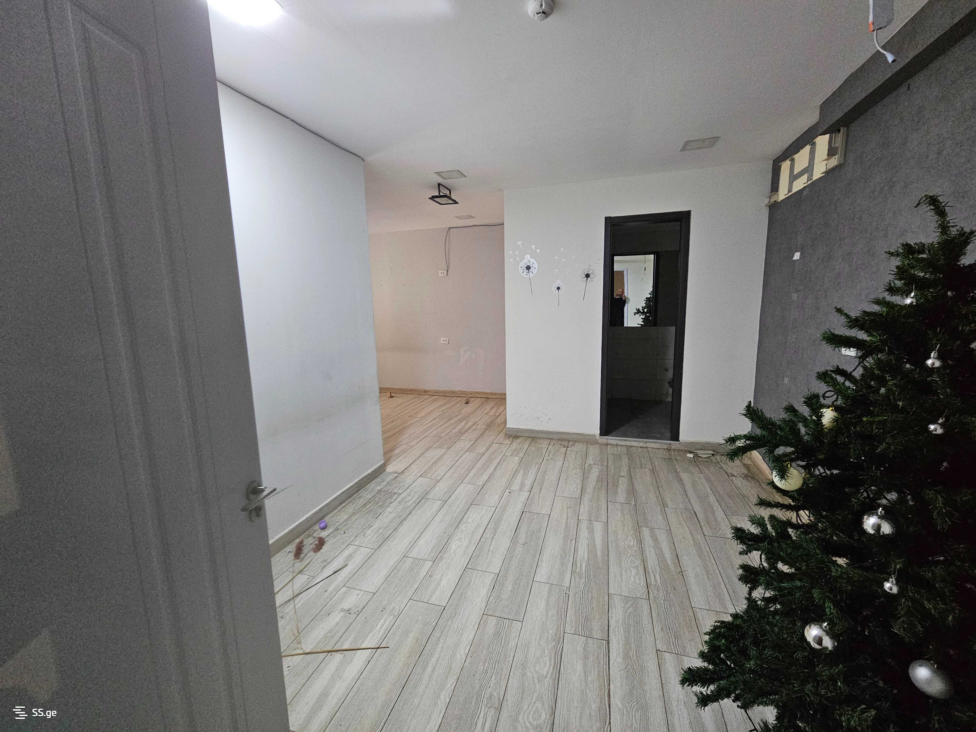 Store-Industrial Property For Rent. Chugureti view 7