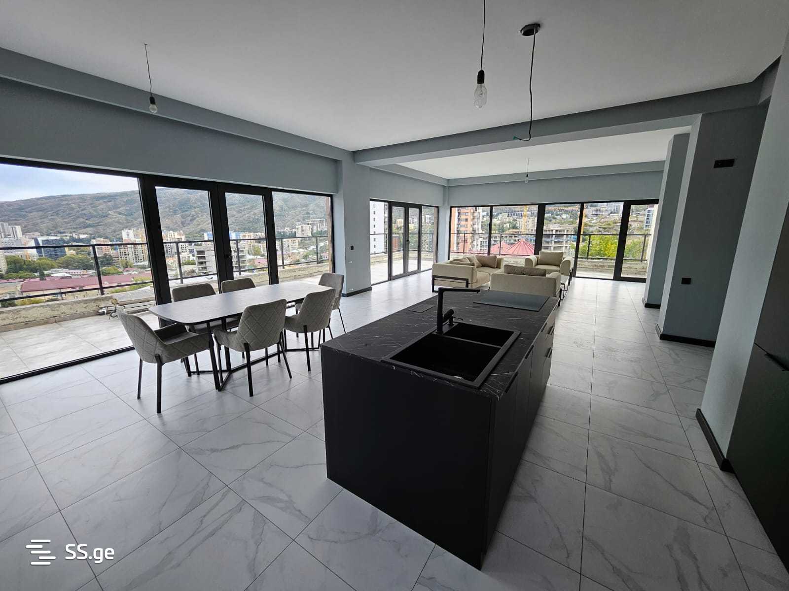 Продажа 4-комната Квартира view 1