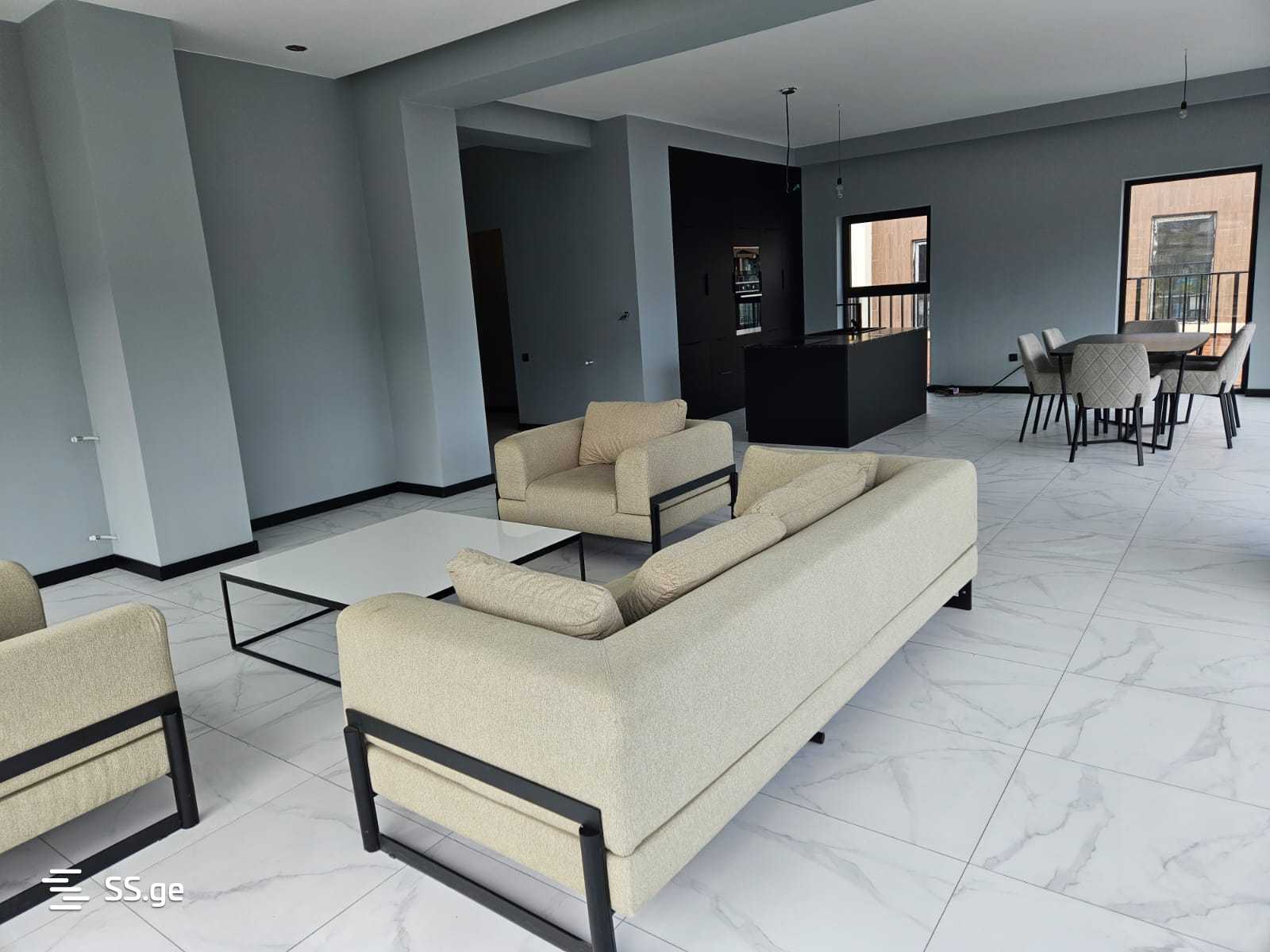 Продажа 4-комната Квартира view 3