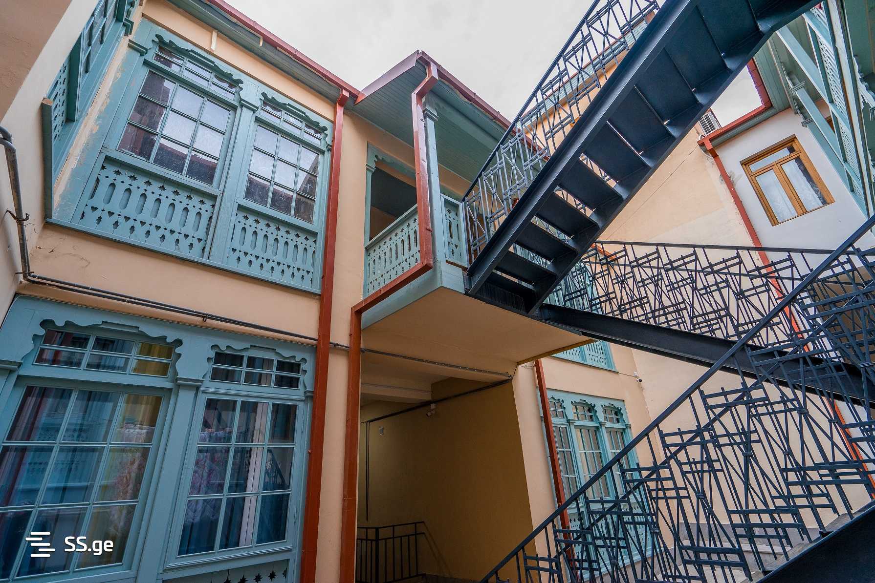 9 Room Hotel For Rent. Sololaki view 10