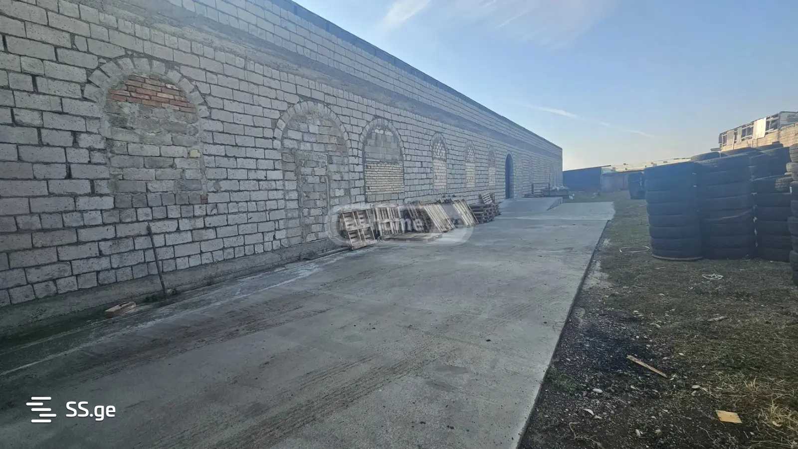 Store-Industrial Property For Rent. Didi Lilo view 2