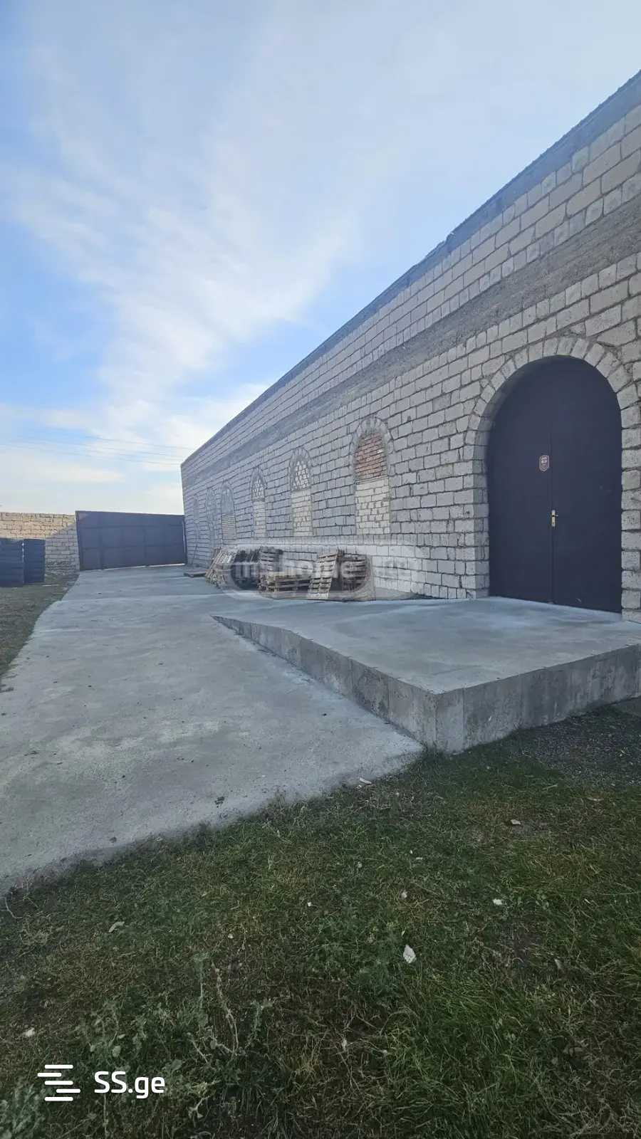 Store-Industrial Property For Rent. Didi Lilo view 1