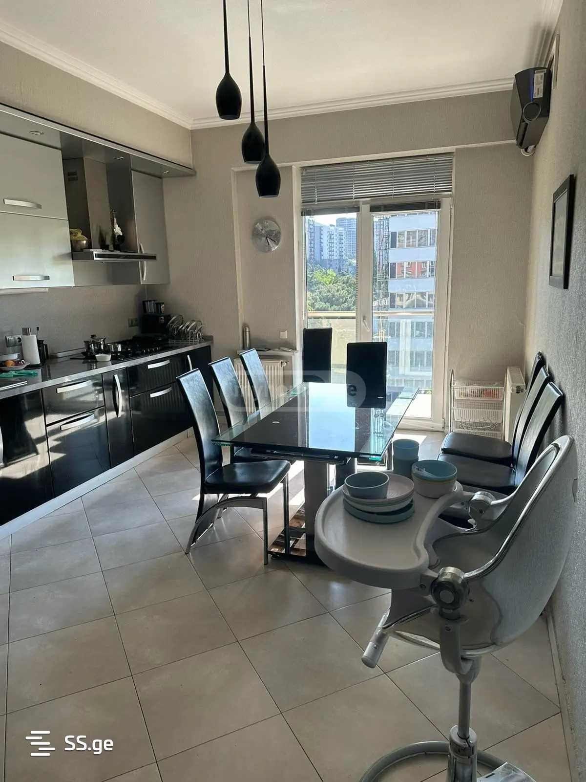 5 room Flat For Rent. Saburtalo - Aanzicht 3