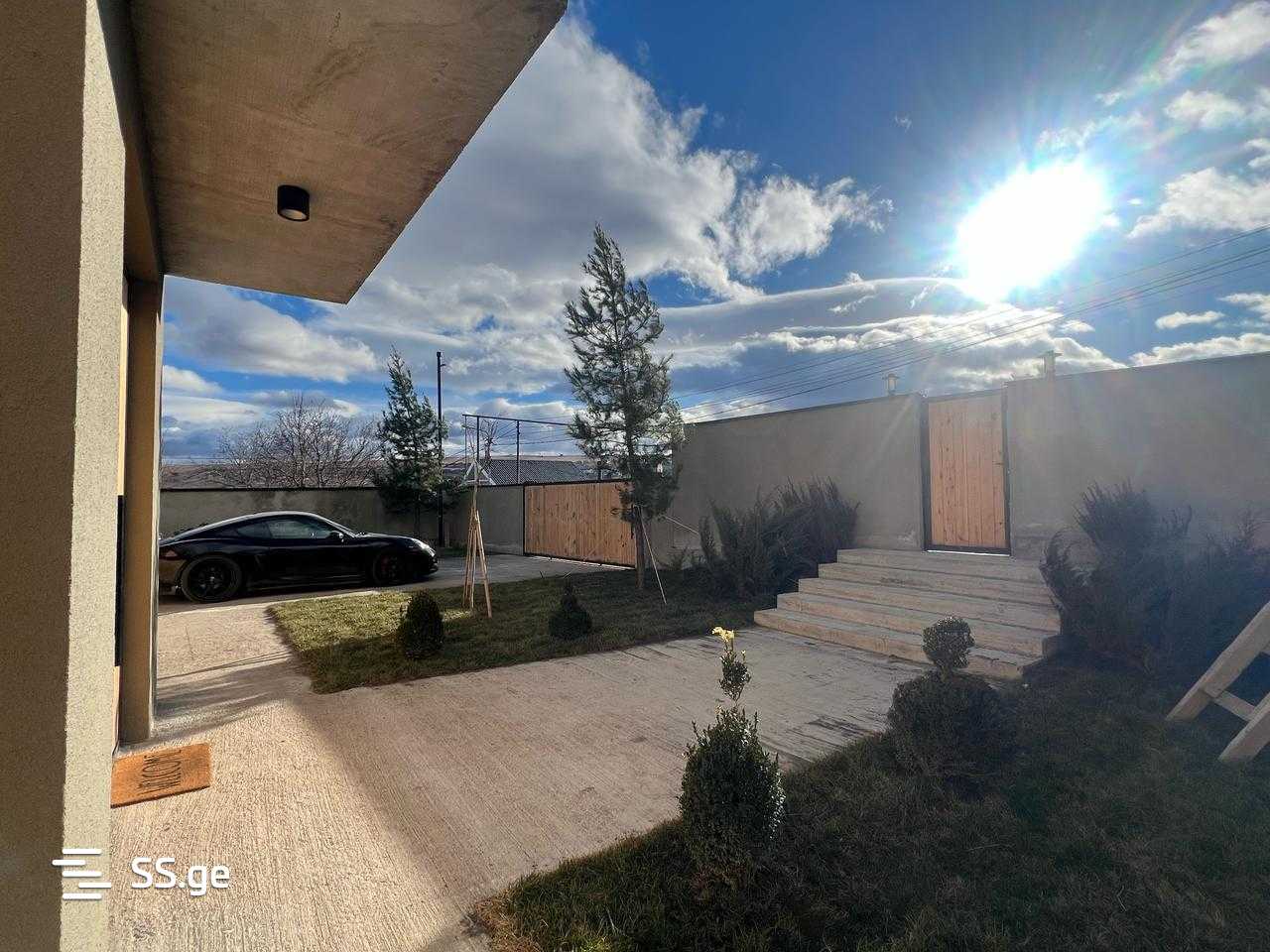 8 Room Private House For Sale view 12