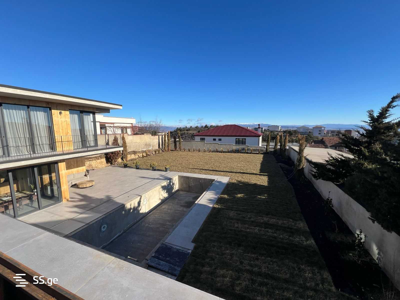 8 Room Private House For Sale view 6