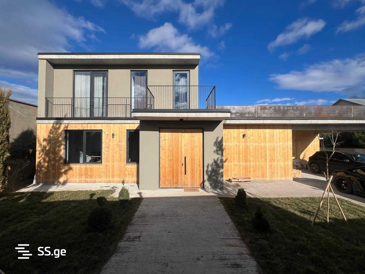 8 Room Private House For Sale view 5