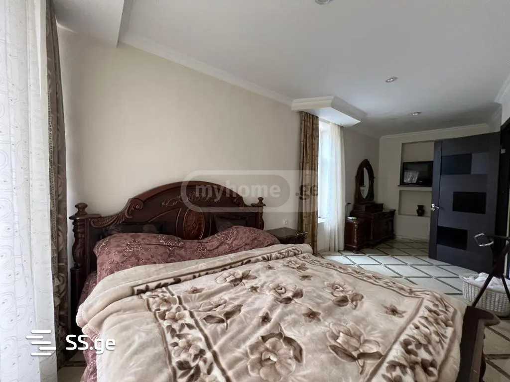 7 Room Hotel For Sale view 4