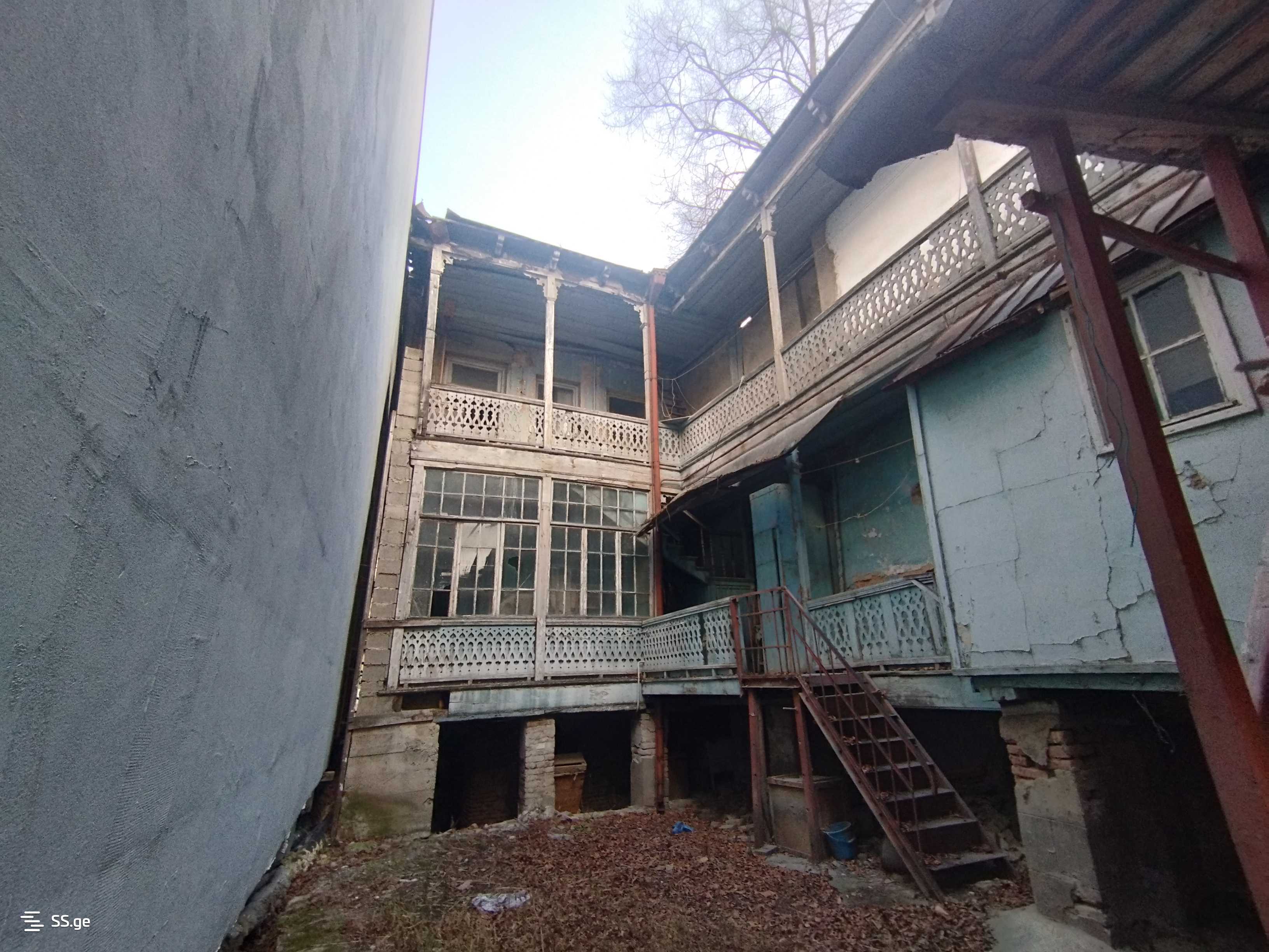 6 Room Private House For Sale view 1