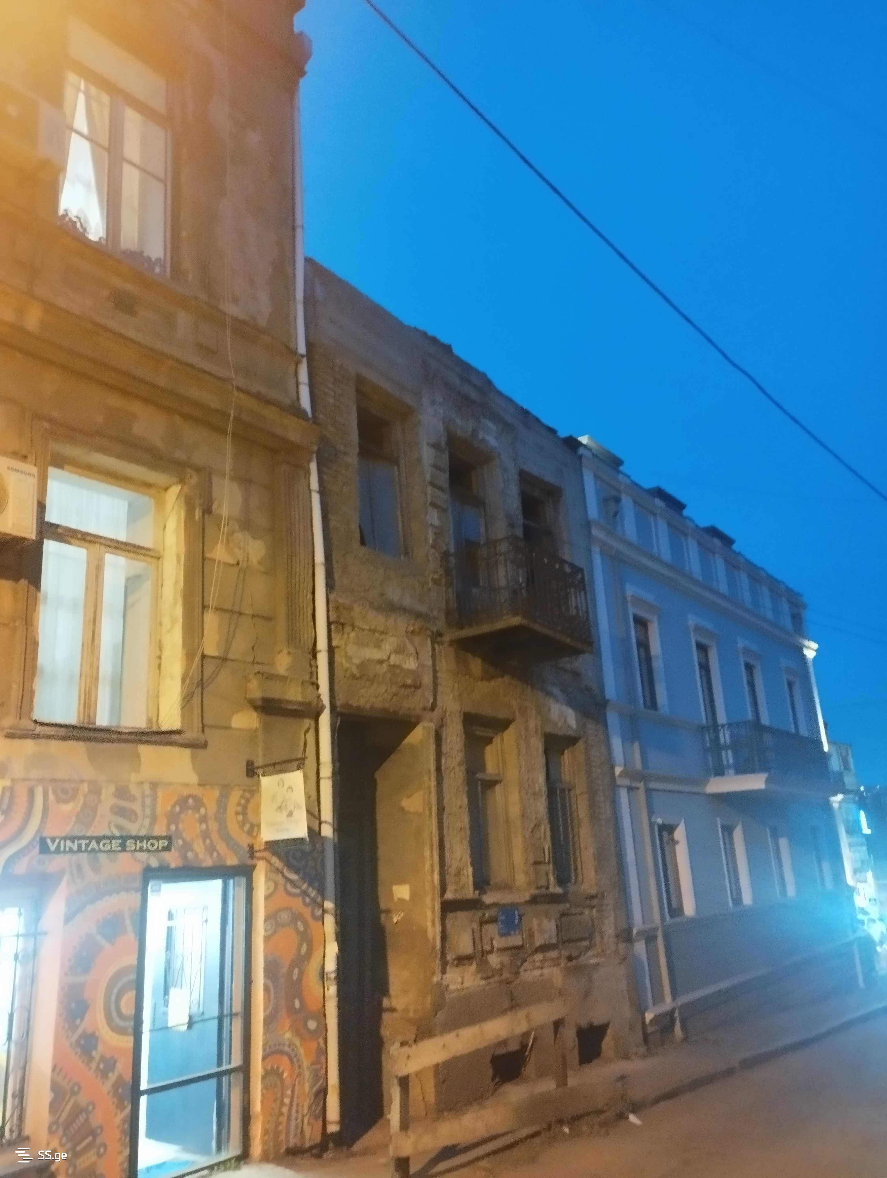 6 Room Private House For Sale view 2