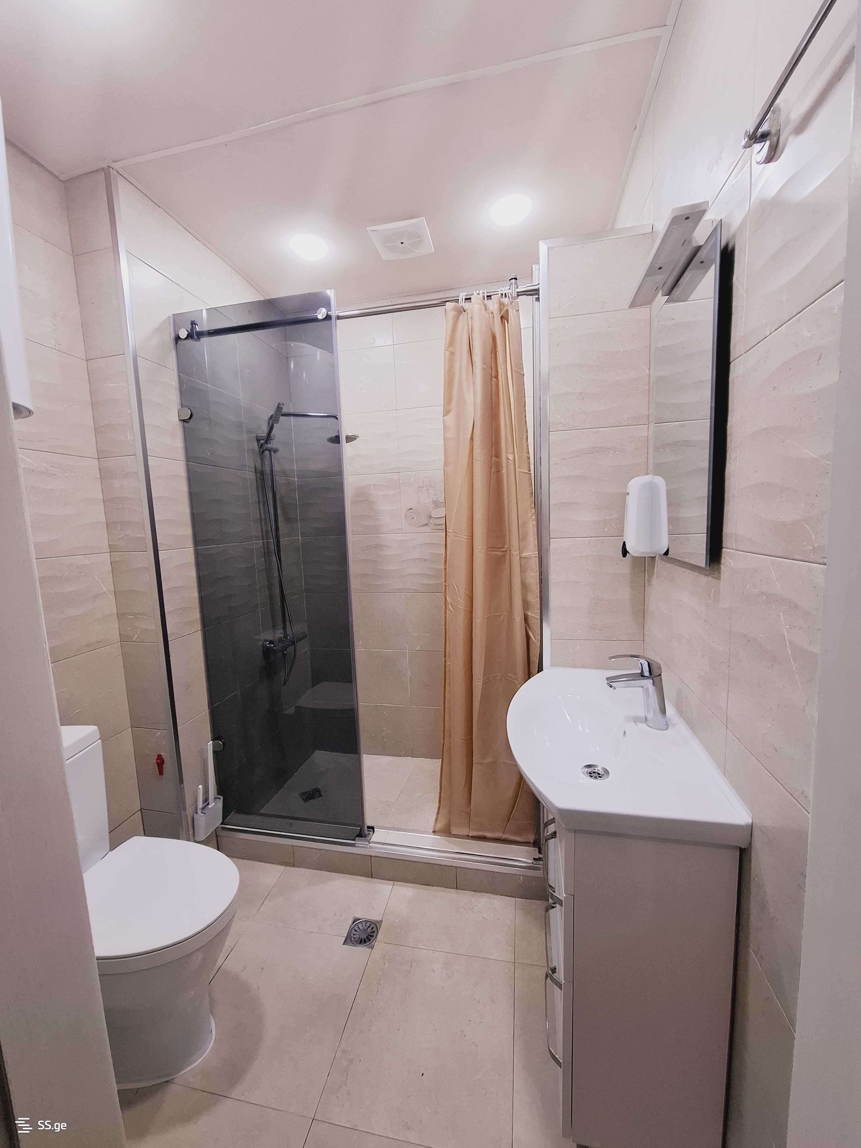 2 room Flat Daily rent. Batumi - Bild 2