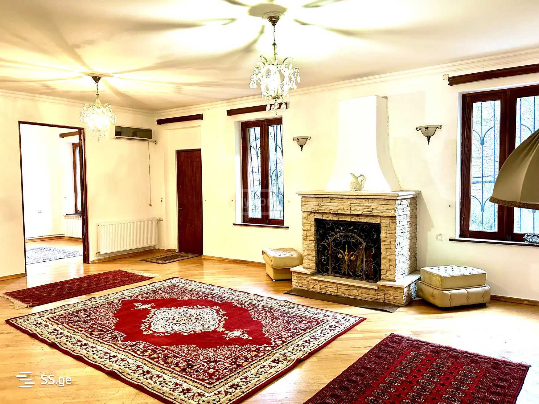 Commercial space For Rent. Sololaki