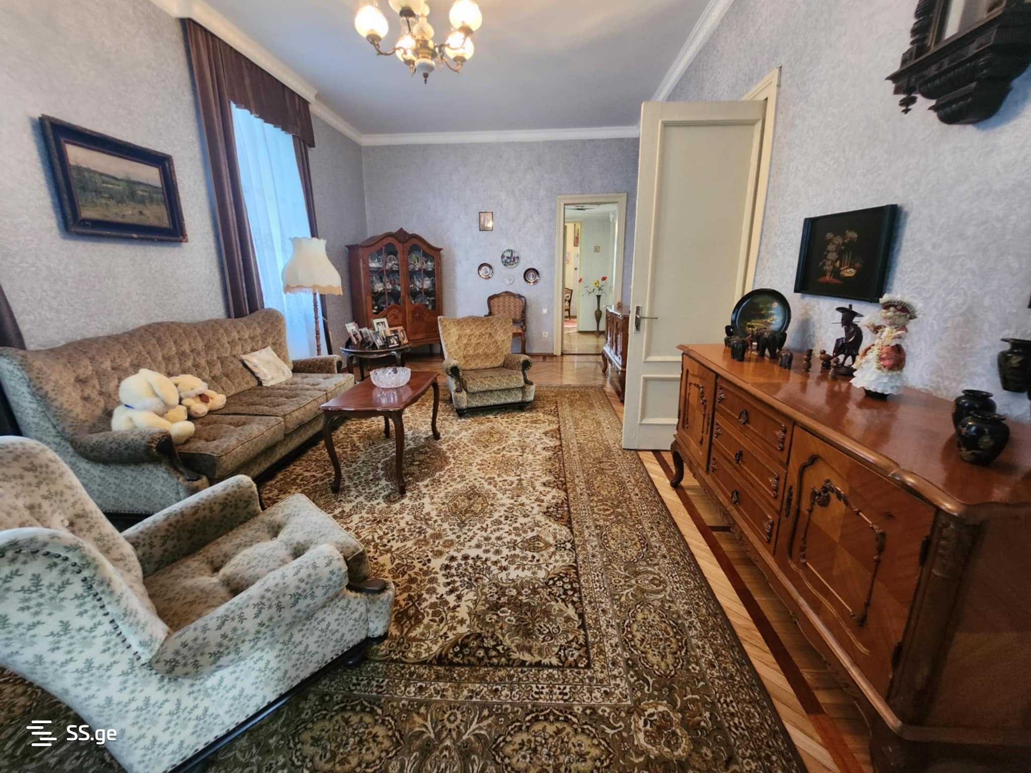 10 Room Private House For Sale view 3