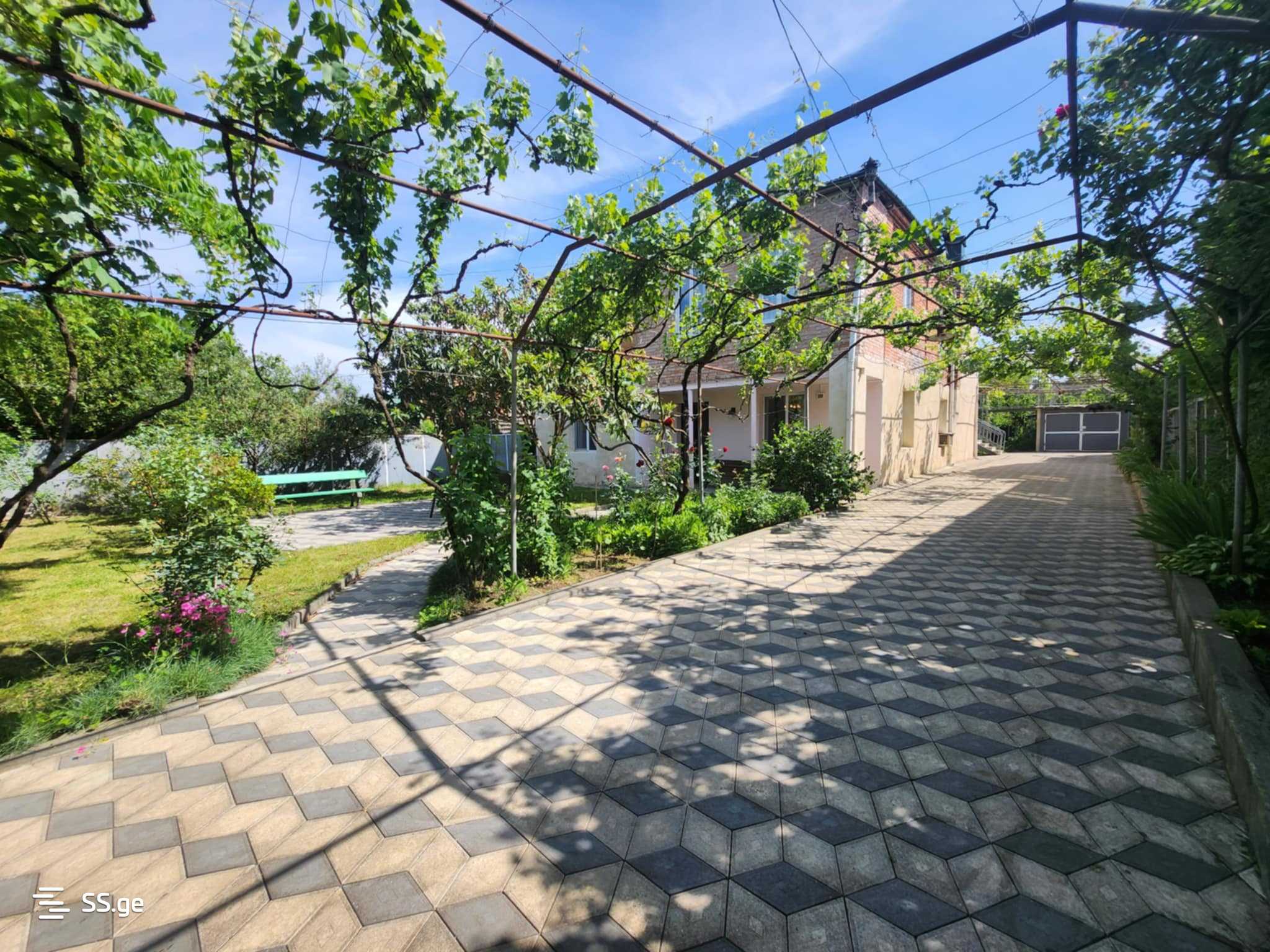 10 Room Private House For Sale view 1