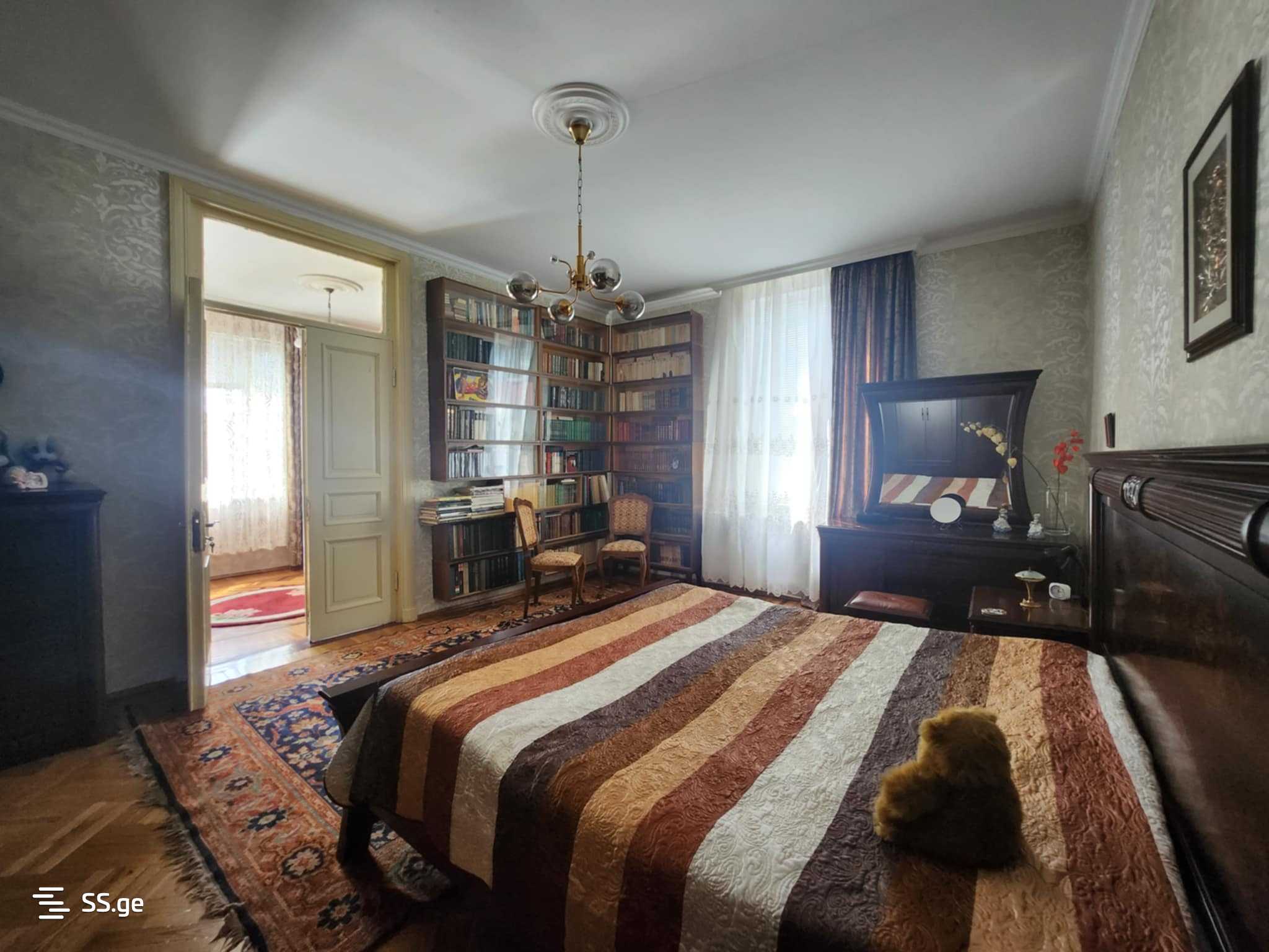 10 Room Private House For Sale view 4