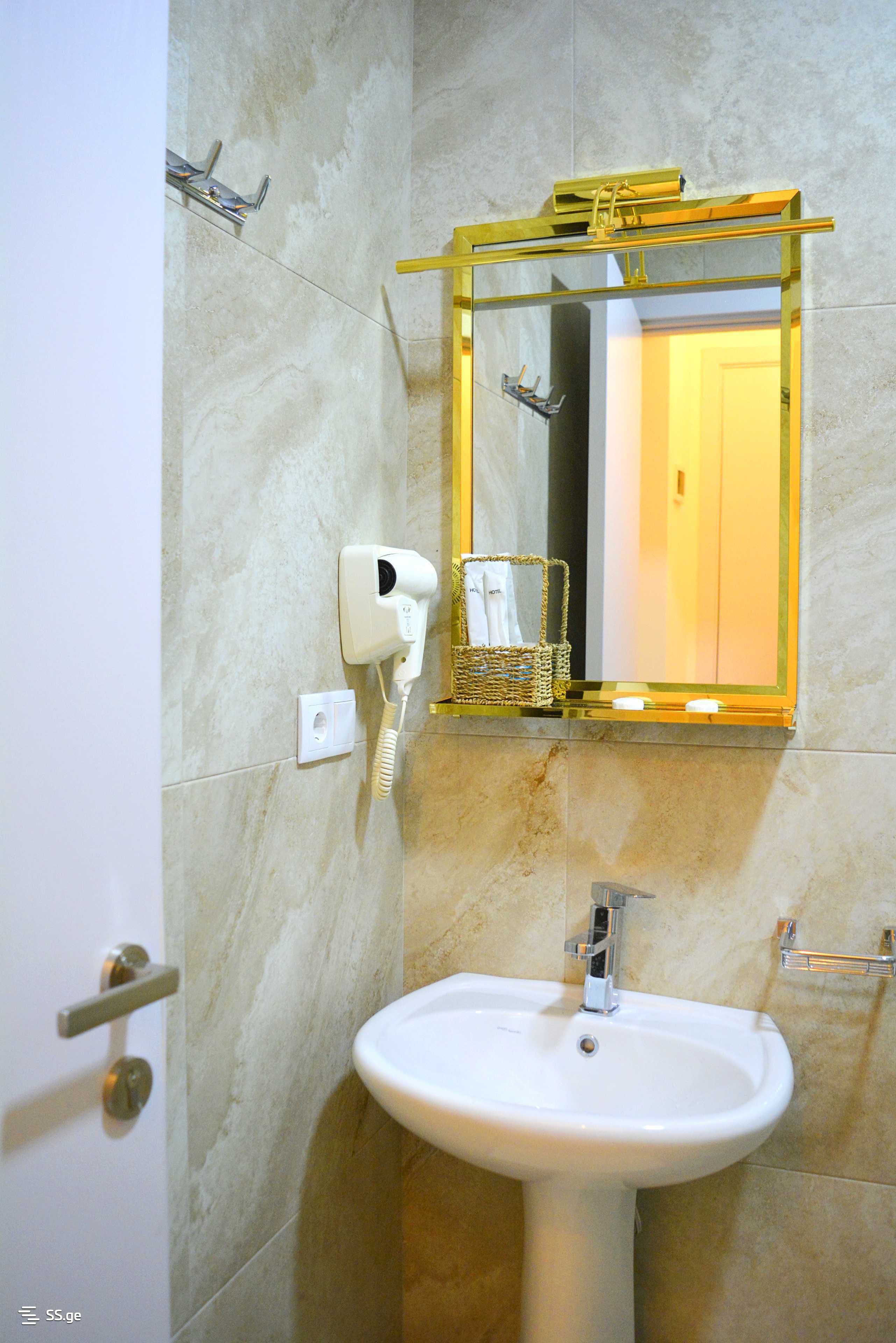 8 Room Hotel For Rent. Ortachala, 1 of 12