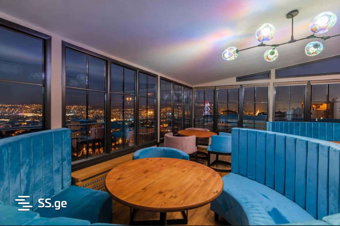 12 Room Hotel For Rent. Vera, 1 of 12