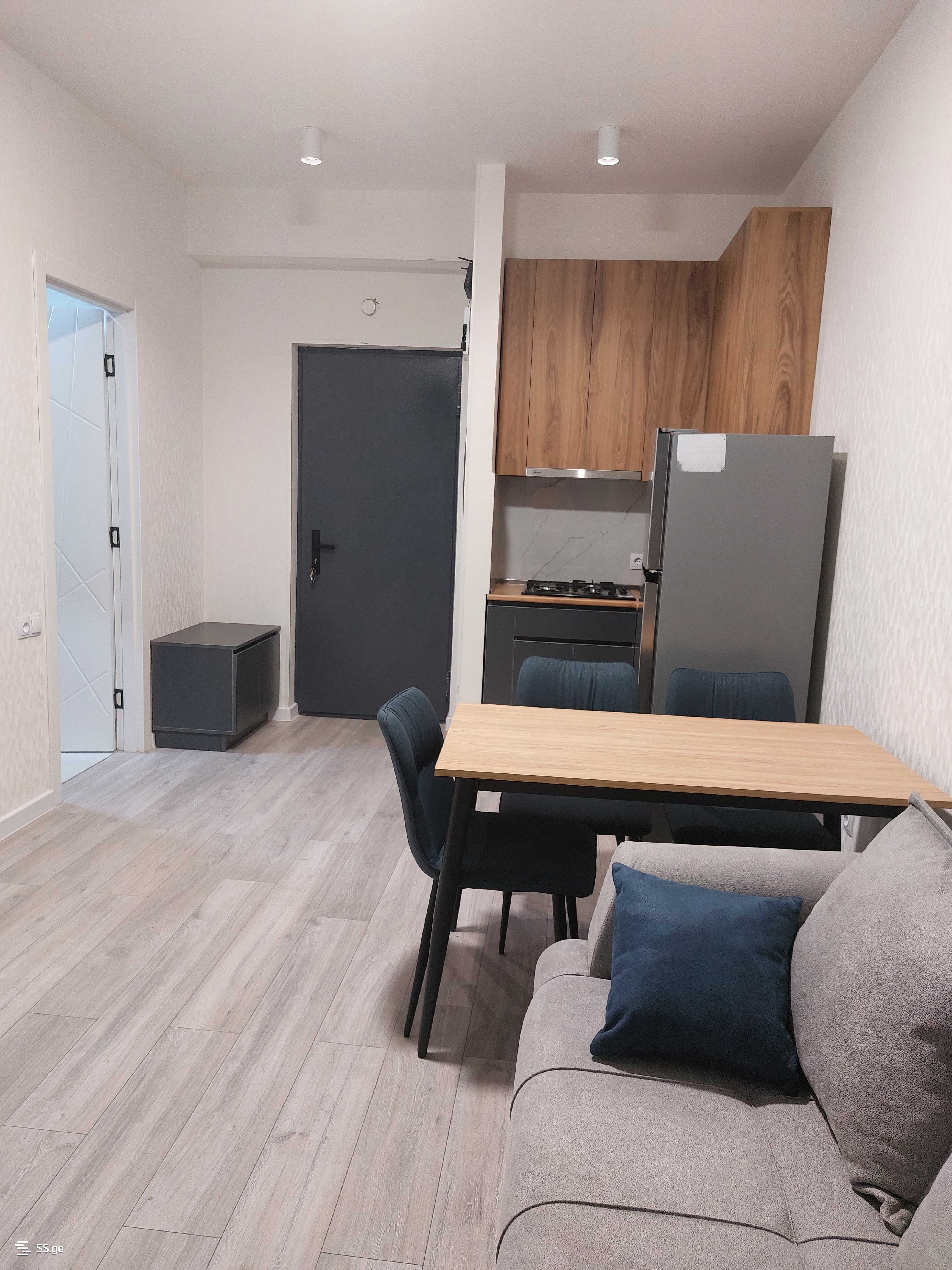 2 Room Flat Daily Rent. Digomi view 4