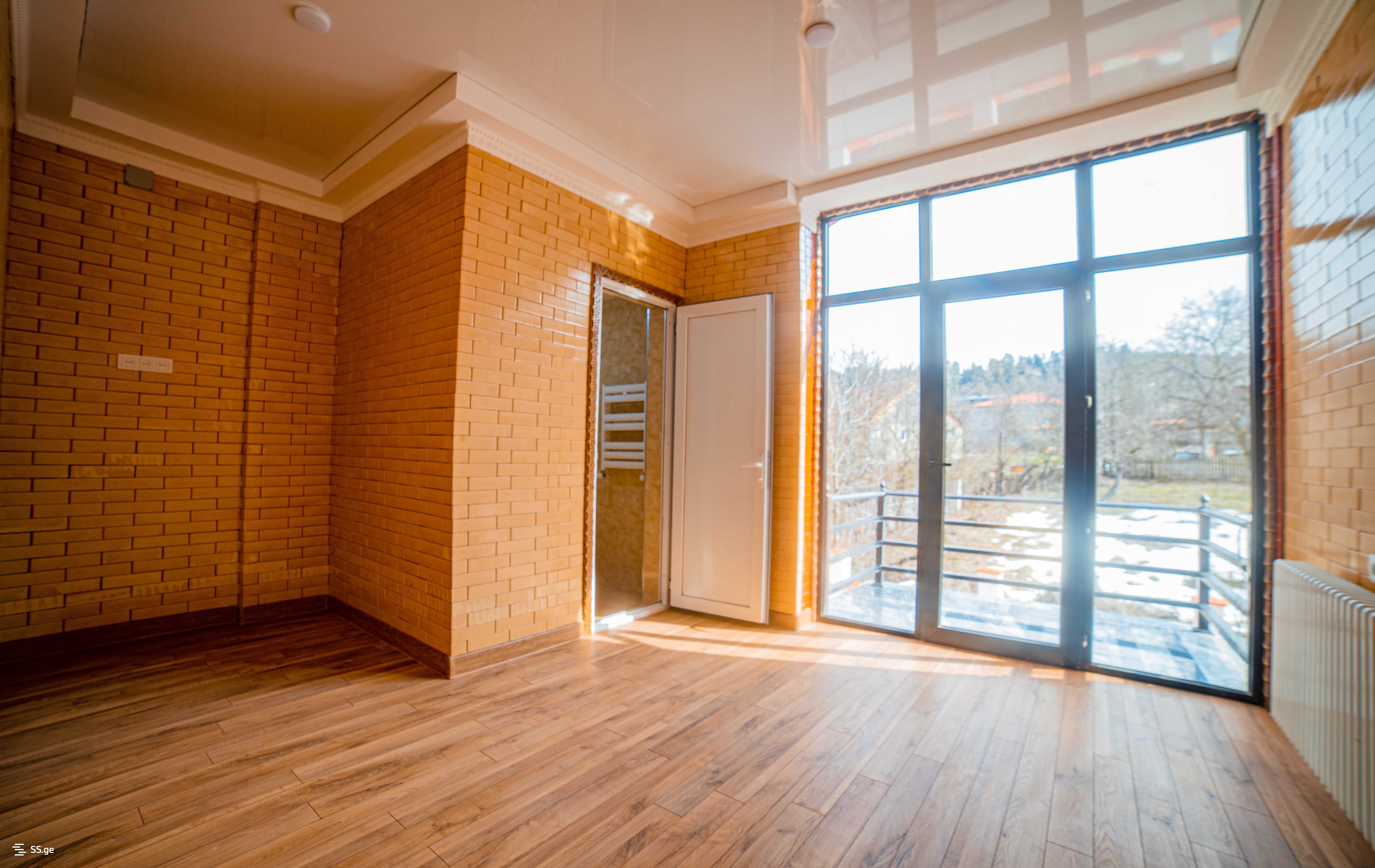10 Room Hotel For Sale view 5