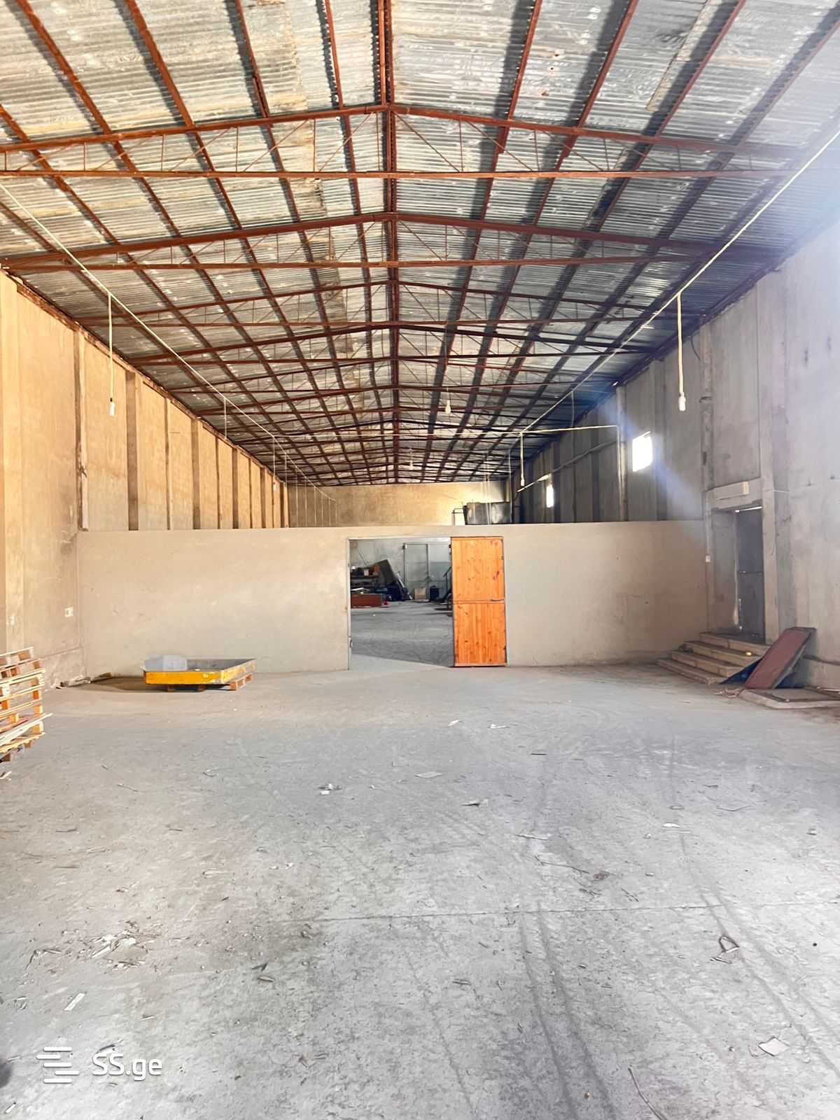 Store-Industrial Property For Rent. Gori, 1 of 4