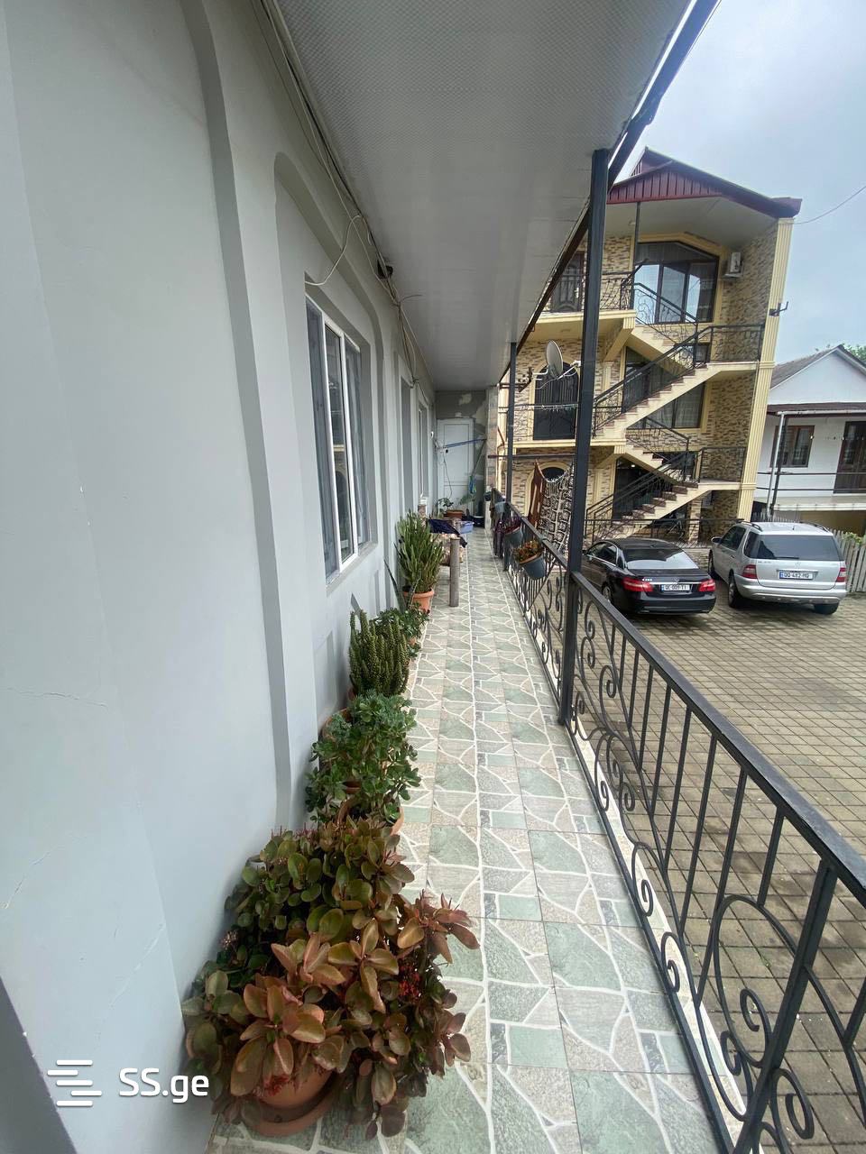 4 Room Flat Daily Rent. Qala view 1