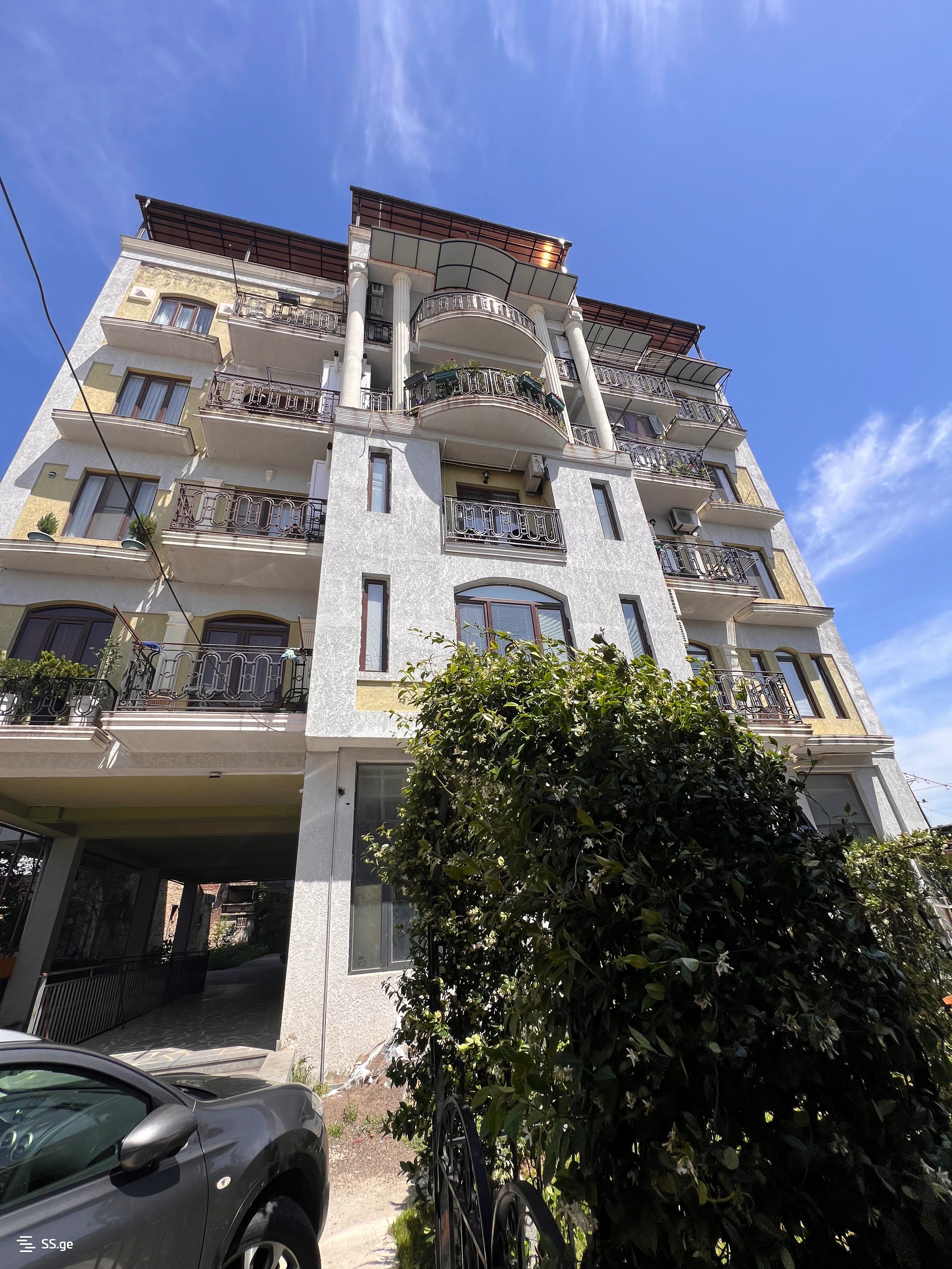2 Room Flat Daily Rent. Kutaisi view 10