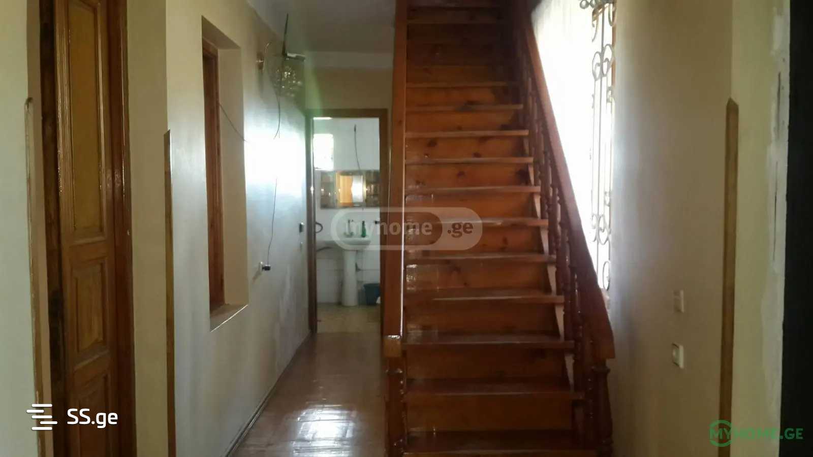 7 Room Private House For Sale view 4