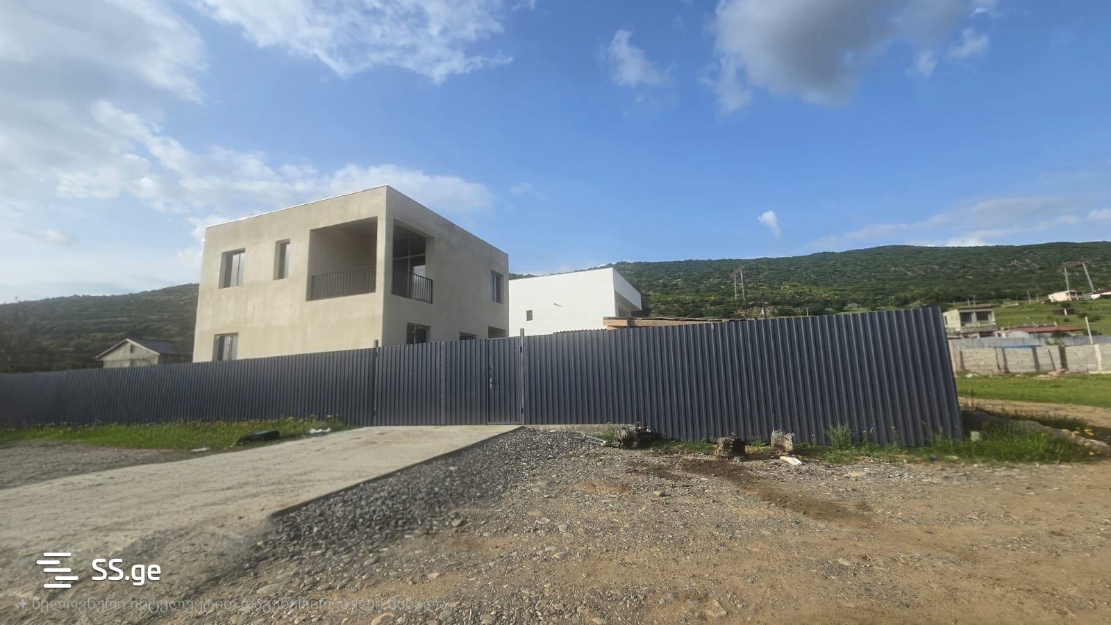 7 Room Private House For Sale view 3