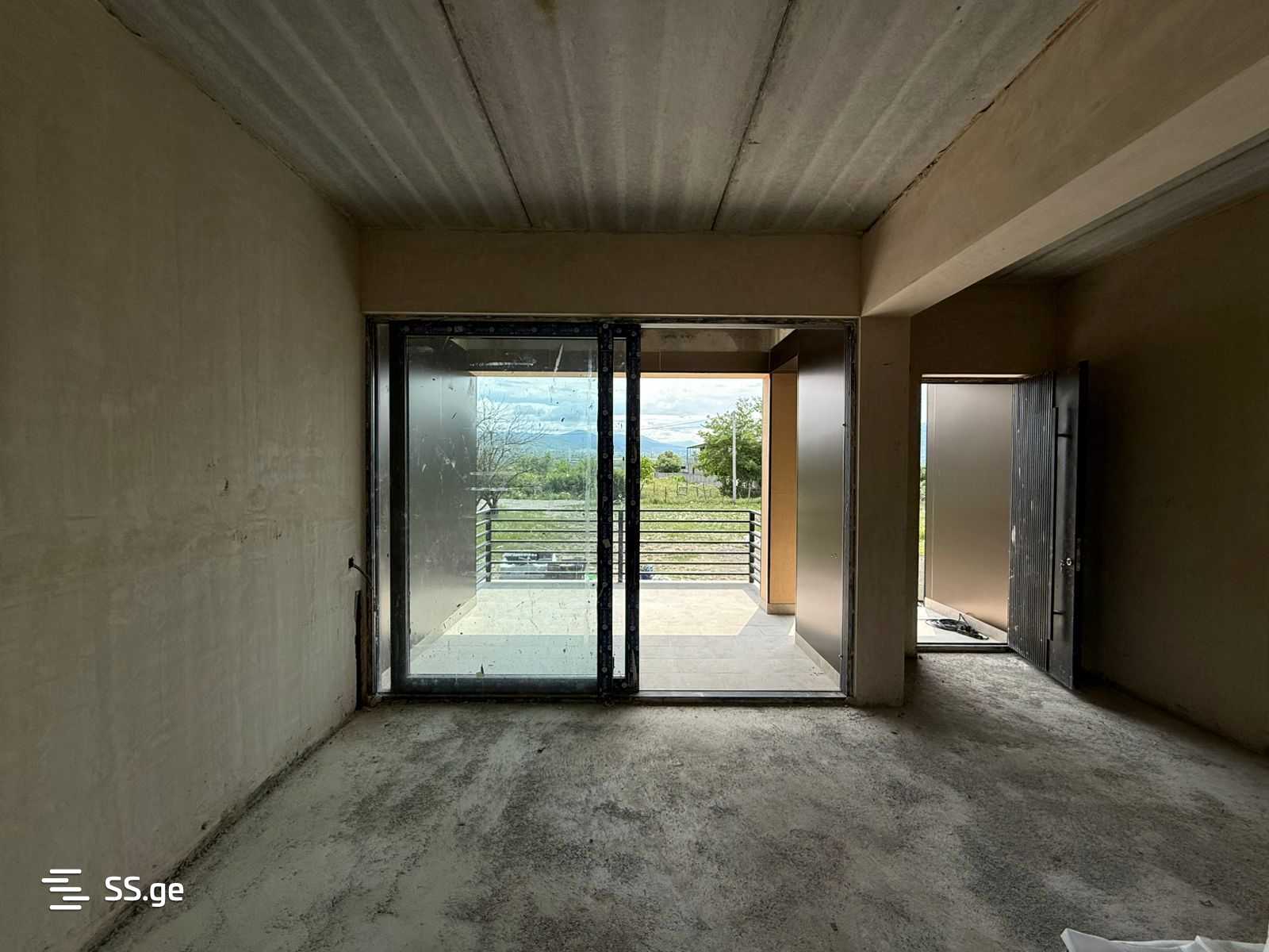 5 Room Private House For Sale view 2