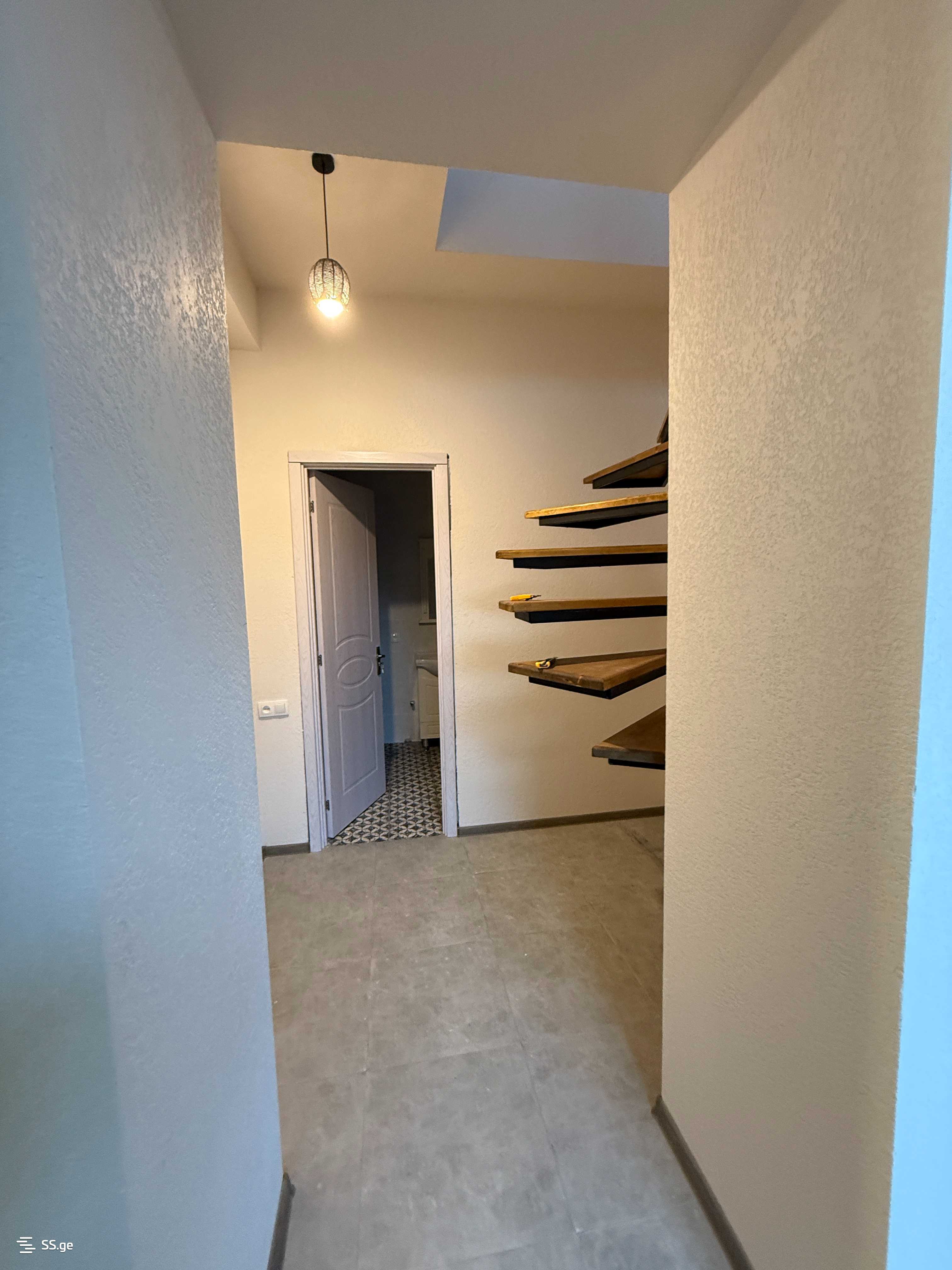 8 Room Private House For Sale view 7