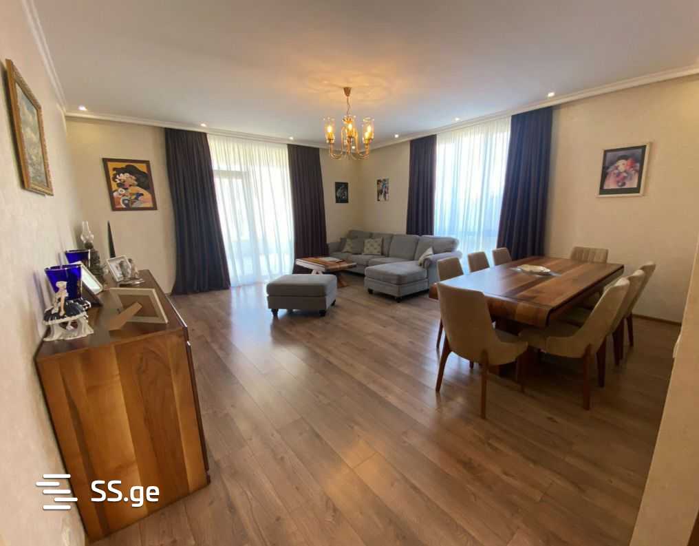 7 Room Private House For Sale view 2
