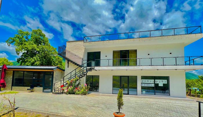 3 room Hotel For Sale. Ananuri