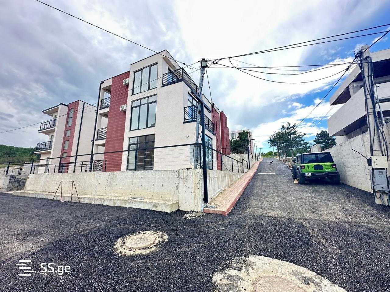 8 Room Private House For Sale view 2